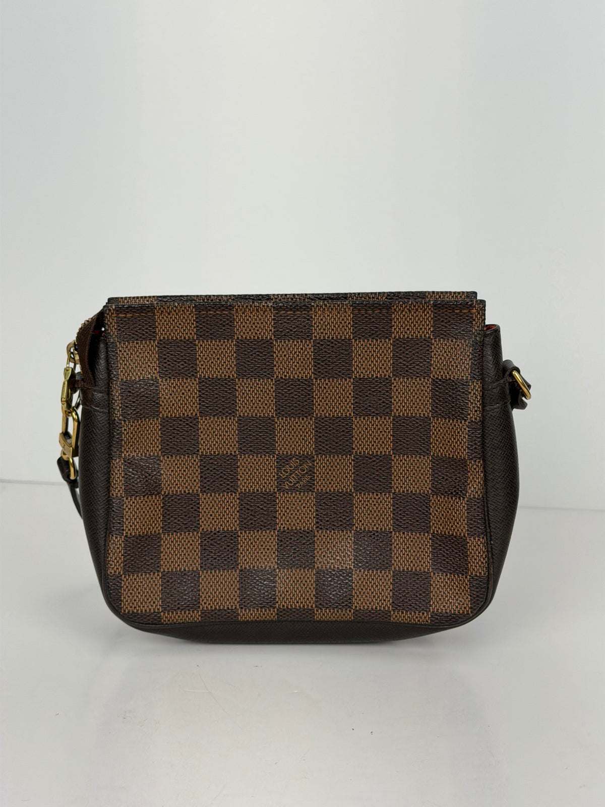 Louis Vuitton Damier Ebene crossbody bag detail photo 2
