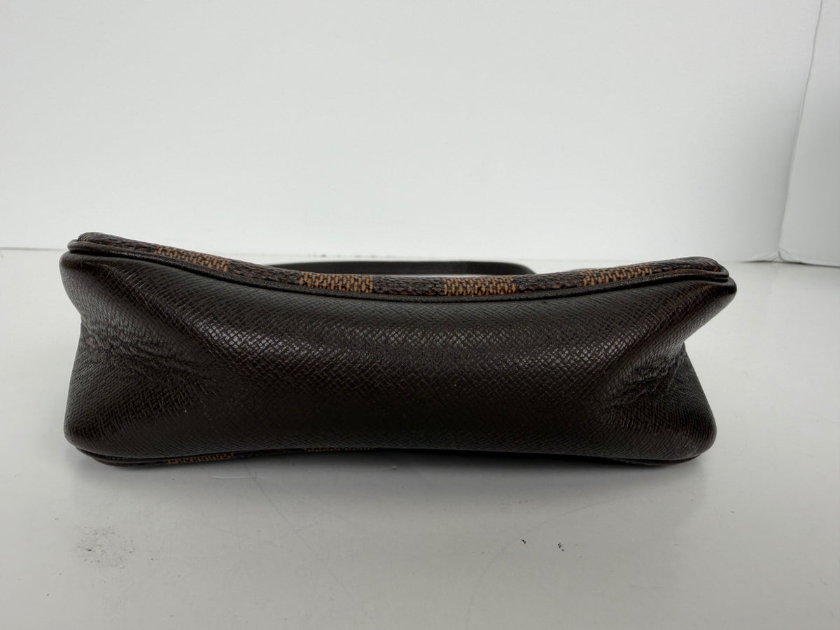 Louis Vuitton Damier Ebene crossbody bag detail photo 3