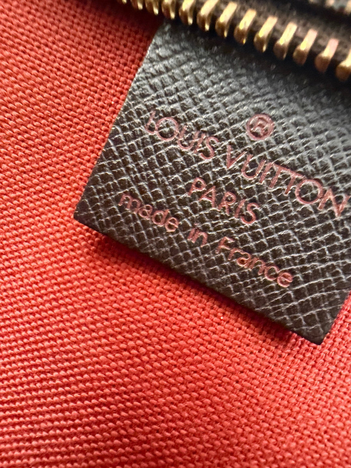Louis Vuitton Damier Ebene crossbody bag detail photo 7