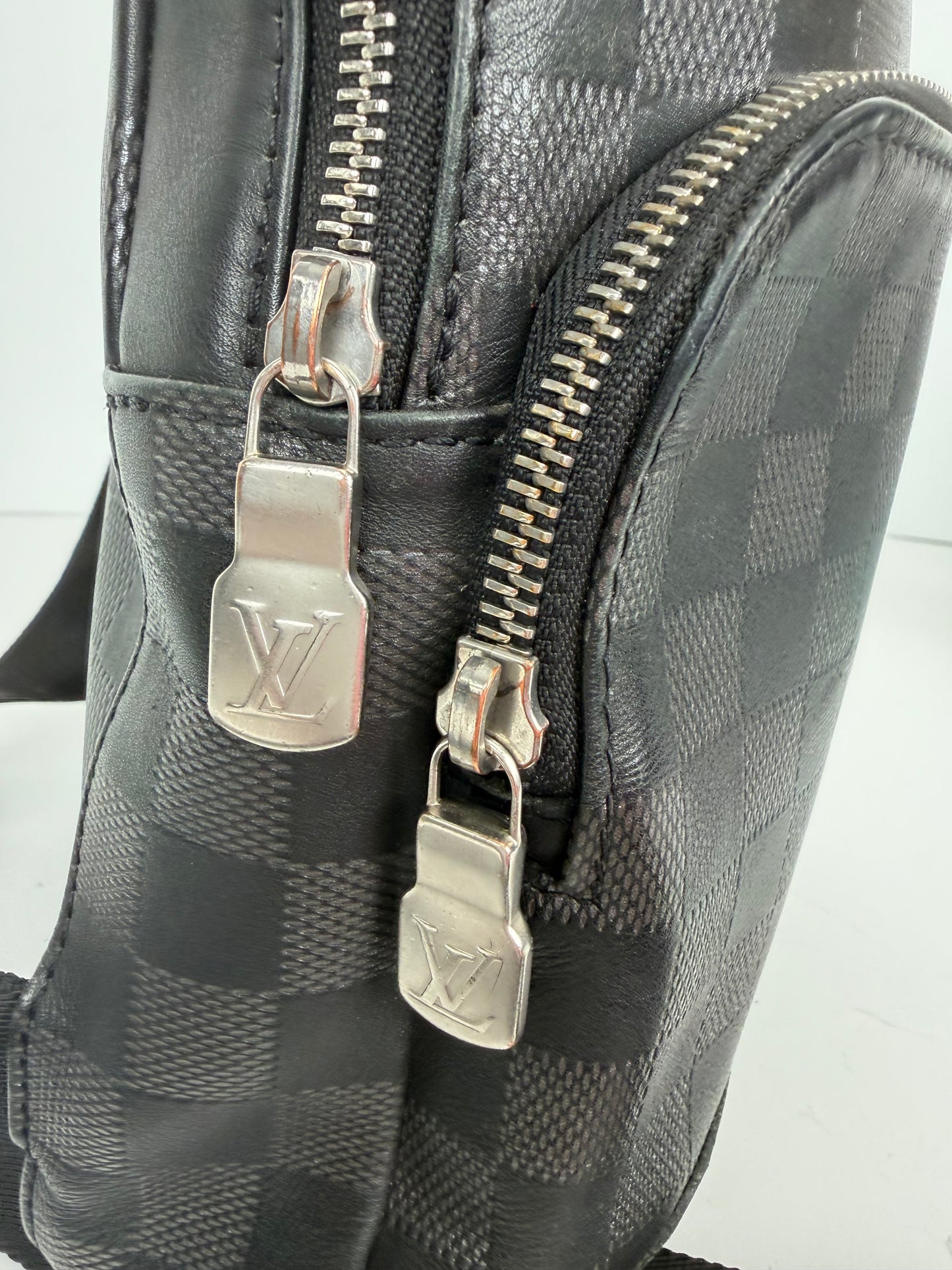 Louis Vuitton Avenue Sling Bag in Damier Graphite Coated Canvas YS01