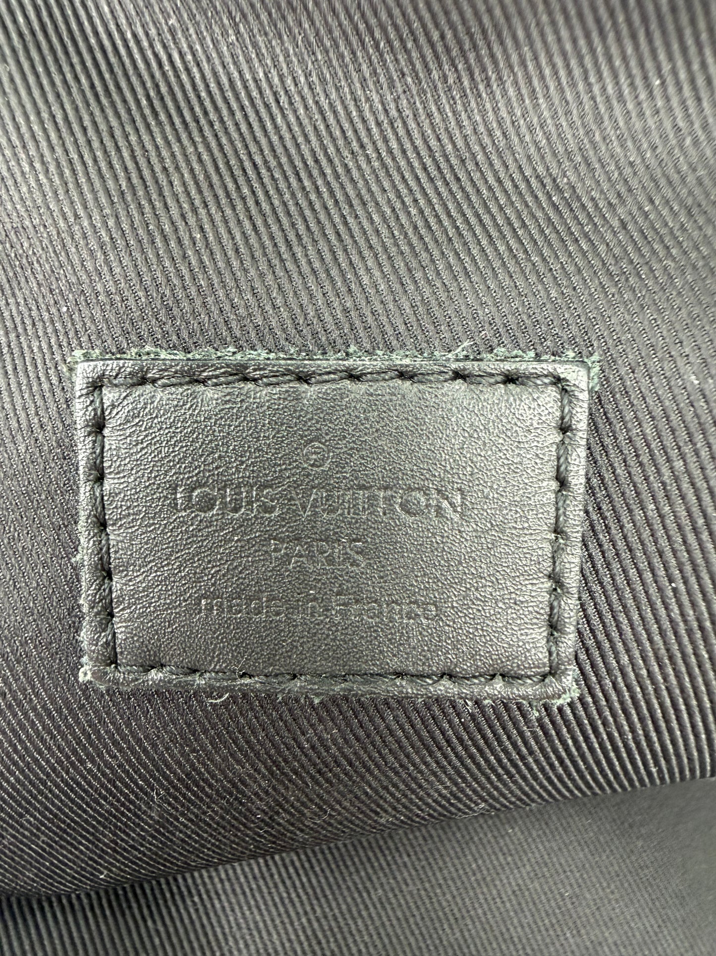 Louis Vuitton Avenue Sling Bag in Damier Graphite Coated Canvas YS01