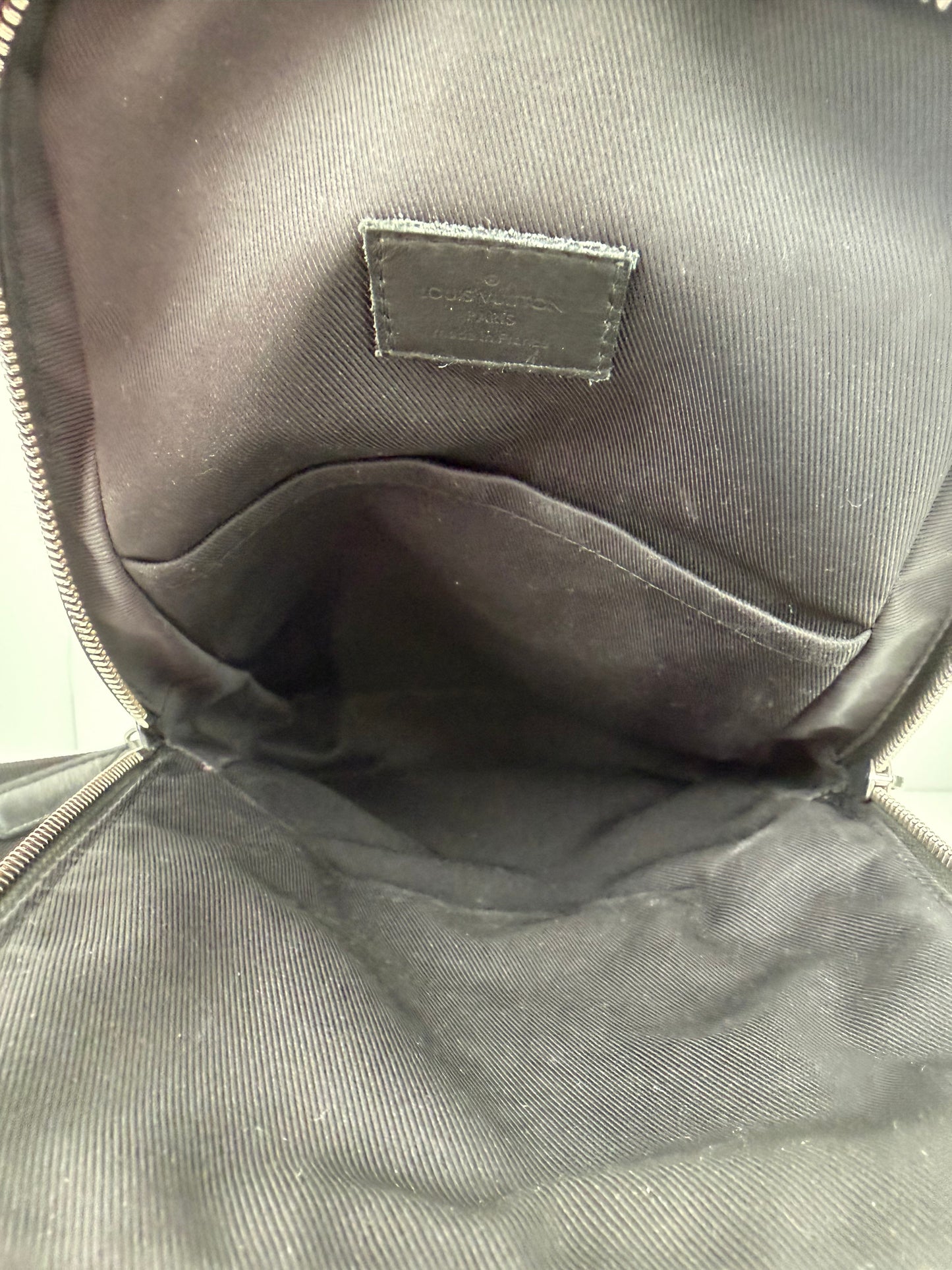 Louis Vuitton Avenue Sling Bag in Damier Graphite Coated Canvas YS01