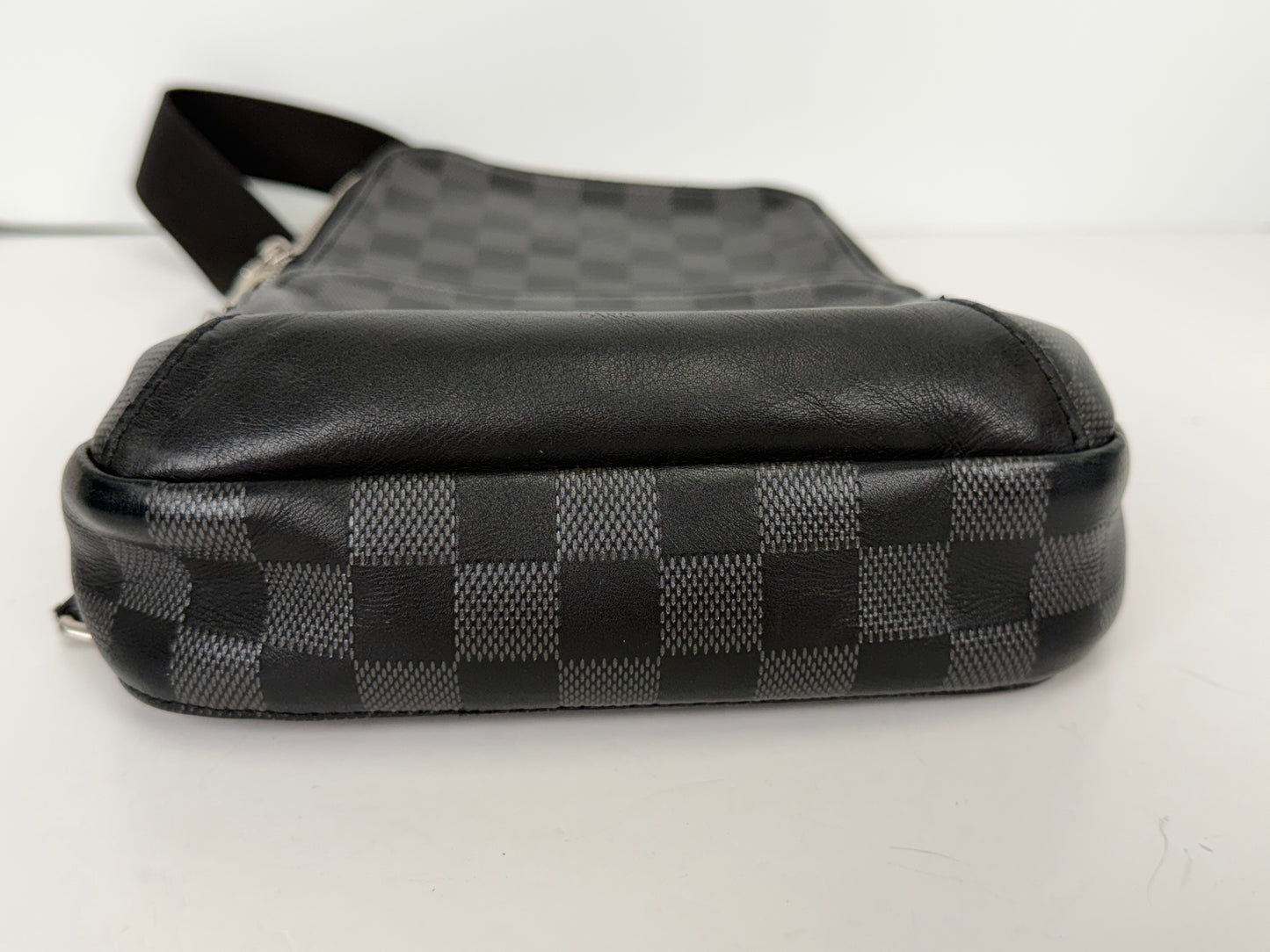 Louis Vuitton Avenue Sling Bag in Damier Graphite Coated Canvas YS01