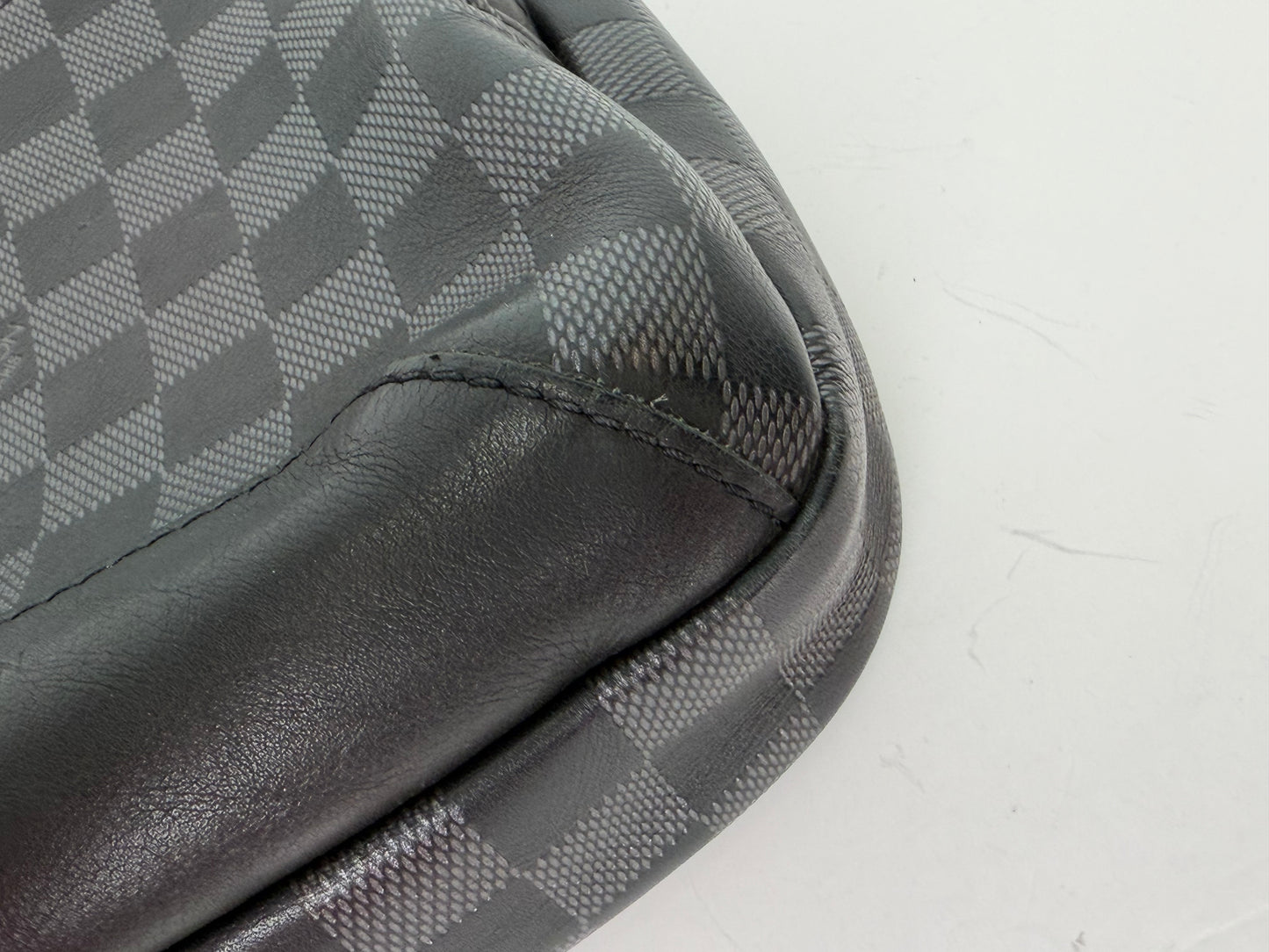 Louis Vuitton Avenue Sling Bag in Damier Graphite Coated Canvas YS01