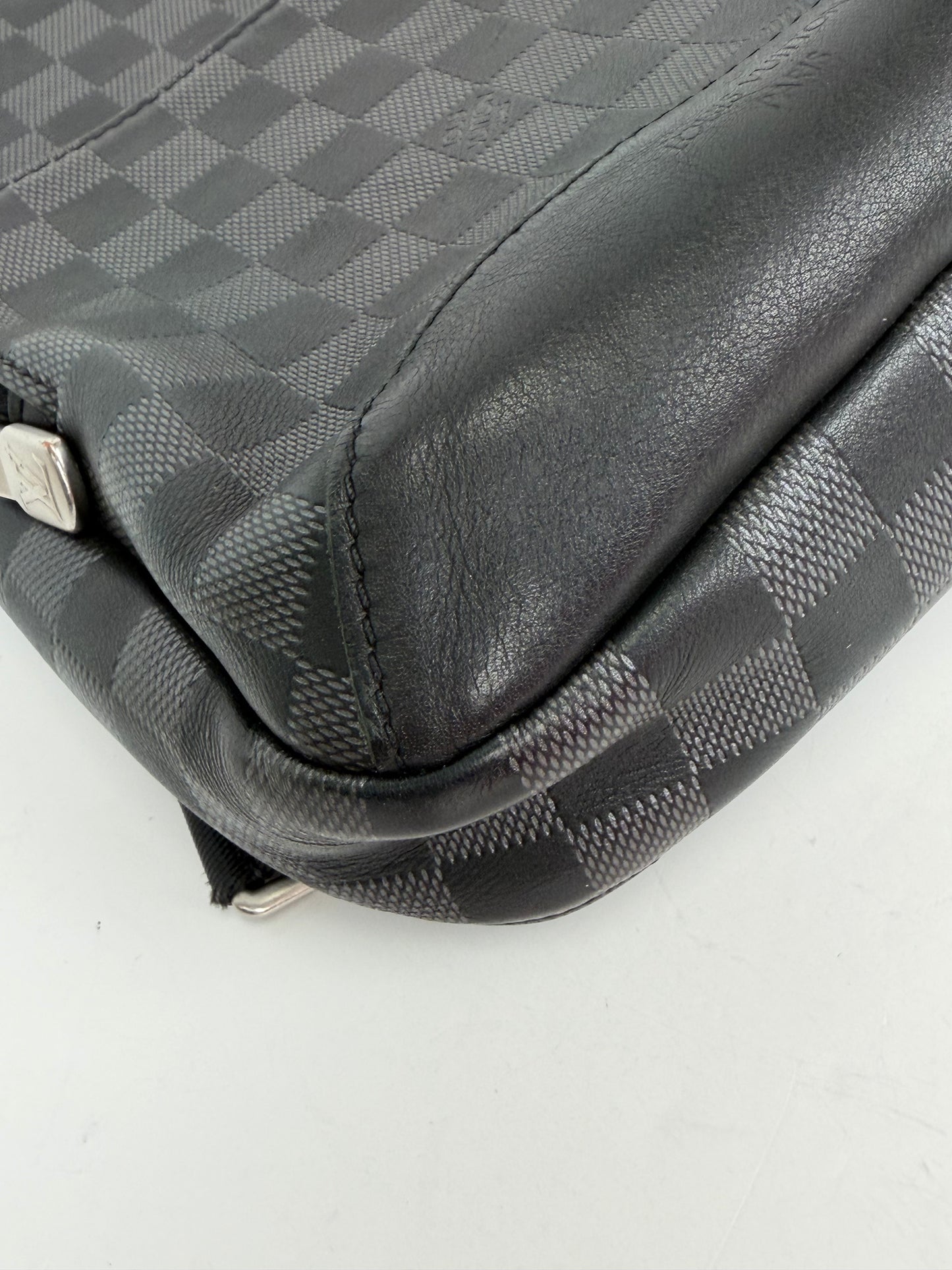 Louis Vuitton Avenue Sling Bag in Damier Graphite Coated Canvas YS01