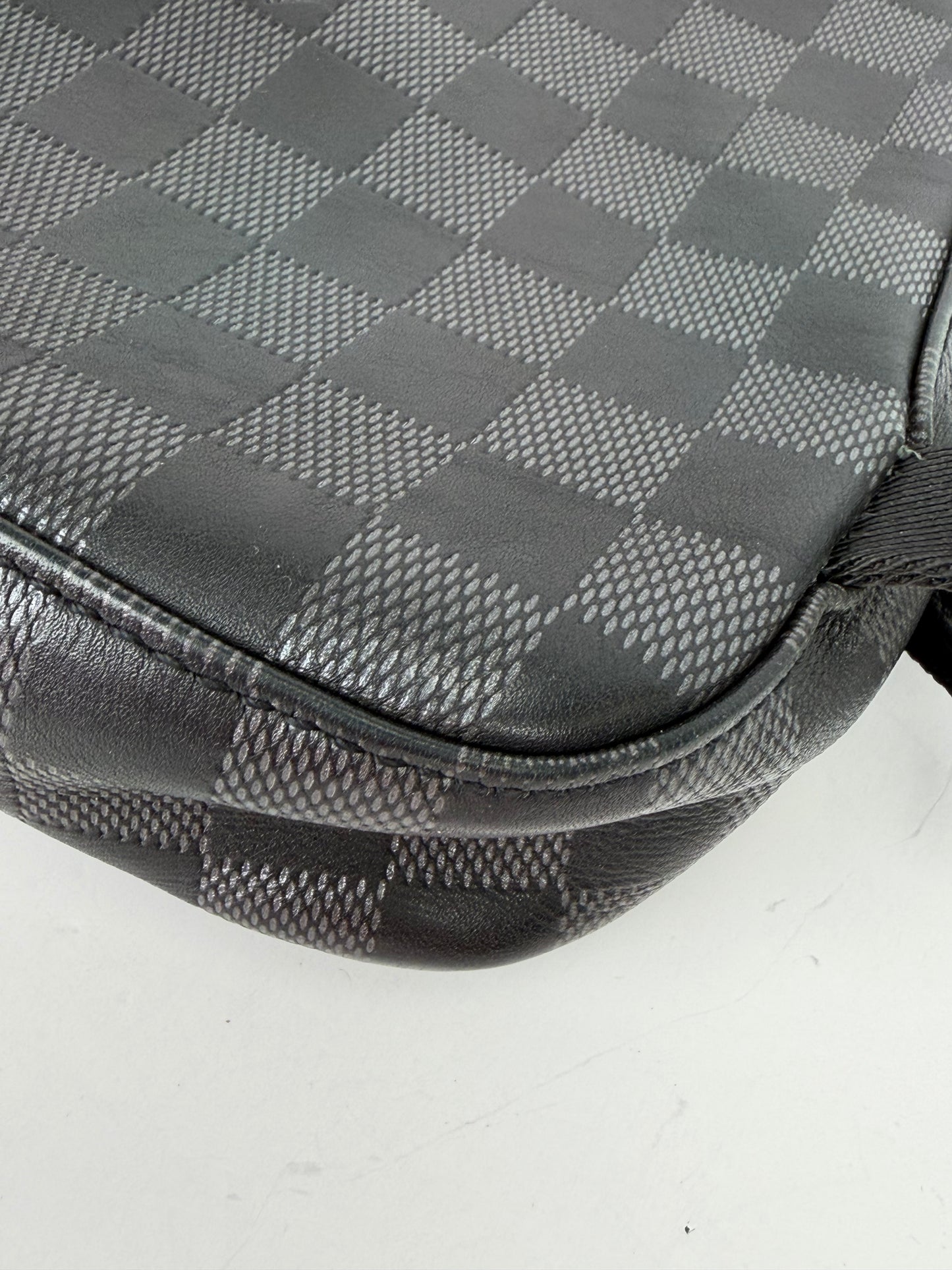 Louis Vuitton Avenue Sling Bag in Damier Graphite Coated Canvas YS01