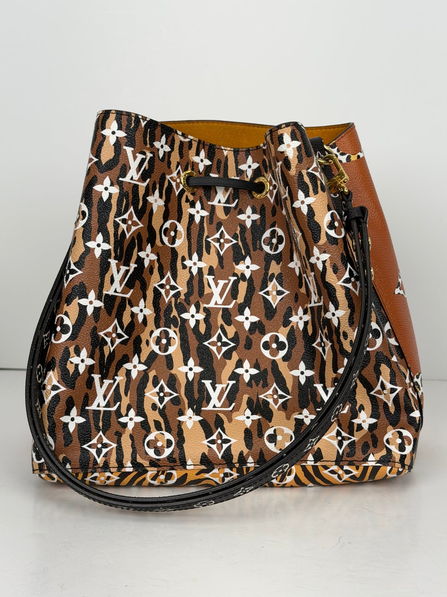 Louis Vuitton NeoNoe MM in the limited-edition Monogram Giant Jungle Print Coated Canvas NFC YC8