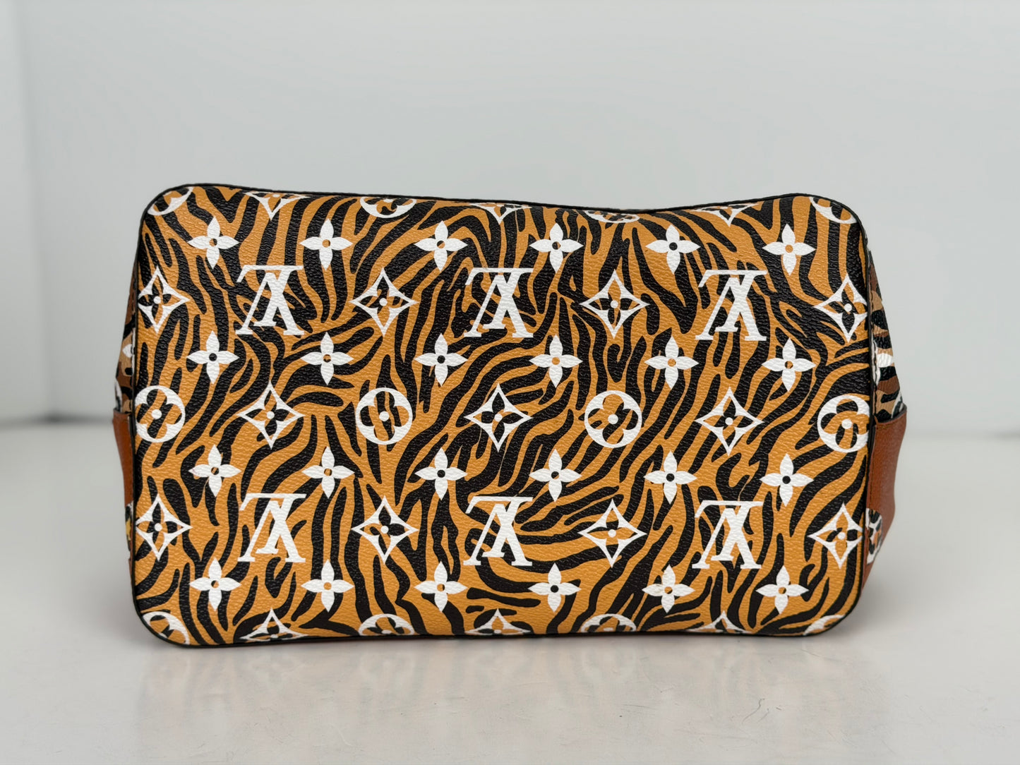 Louis Vuitton NeoNoe MM in the limited-edition Monogram Giant Jungle Print Coated Canvas NFC YC8