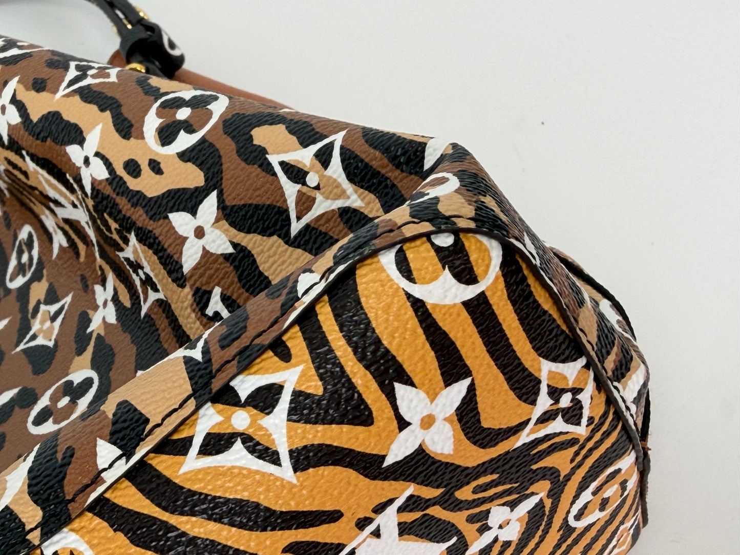 Louis Vuitton NeoNoe MM in the limited-edition Monogram Giant Jungle Print Coated Canvas NFC YC8