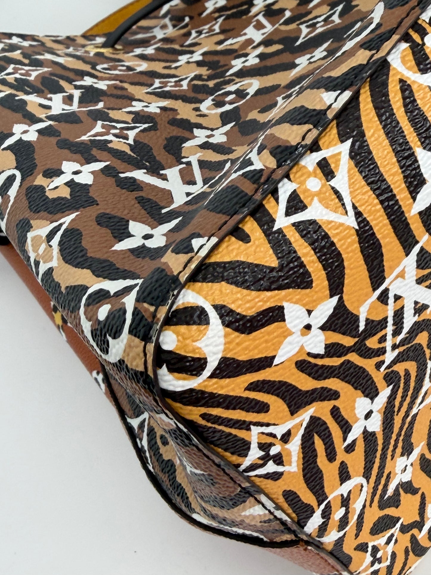 Louis Vuitton NeoNoe MM in the limited-edition Monogram Giant Jungle Print Coated Canvas NFC YC8