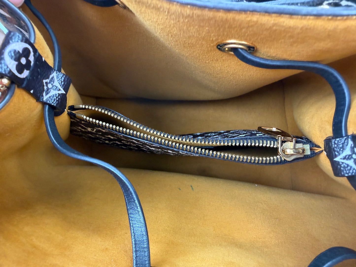 Louis Vuitton NeoNoe MM in the limited-edition Monogram Giant Jungle Print Coated Canvas NFC YC8
