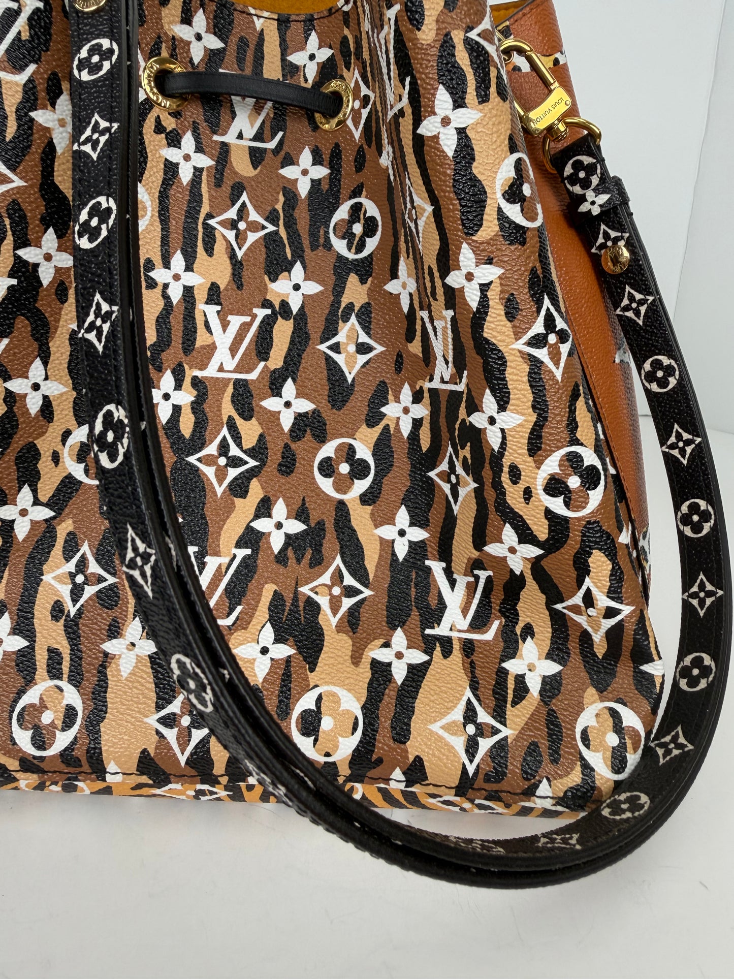 Louis Vuitton NeoNoe MM in the limited-edition Monogram Giant Jungle Print Coated Canvas NFC YC8