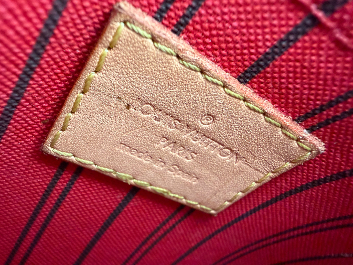 Louis Vuitton Monogram Neverfull Pochette Wristlet Pouch Red Interior 2020 YLV