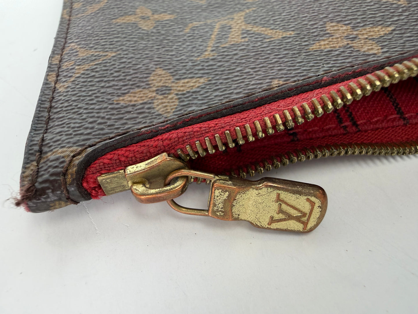 Louis Vuitton Monogram Neverfull Pochette Wristlet Pouch Red Interior 2020 YLV
