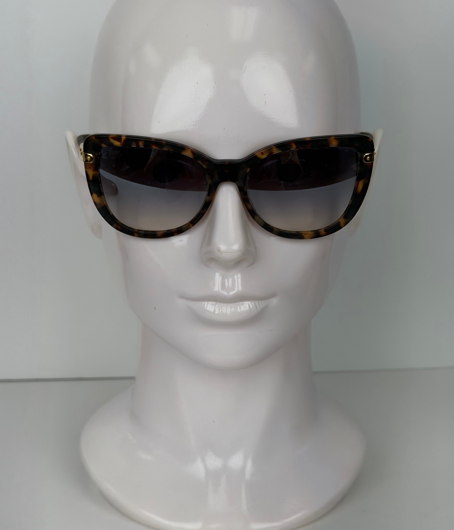 Louis Vuitton Charlotte Sunglasses in Brown Tortoiseshell Cat-Eye Frame YLV