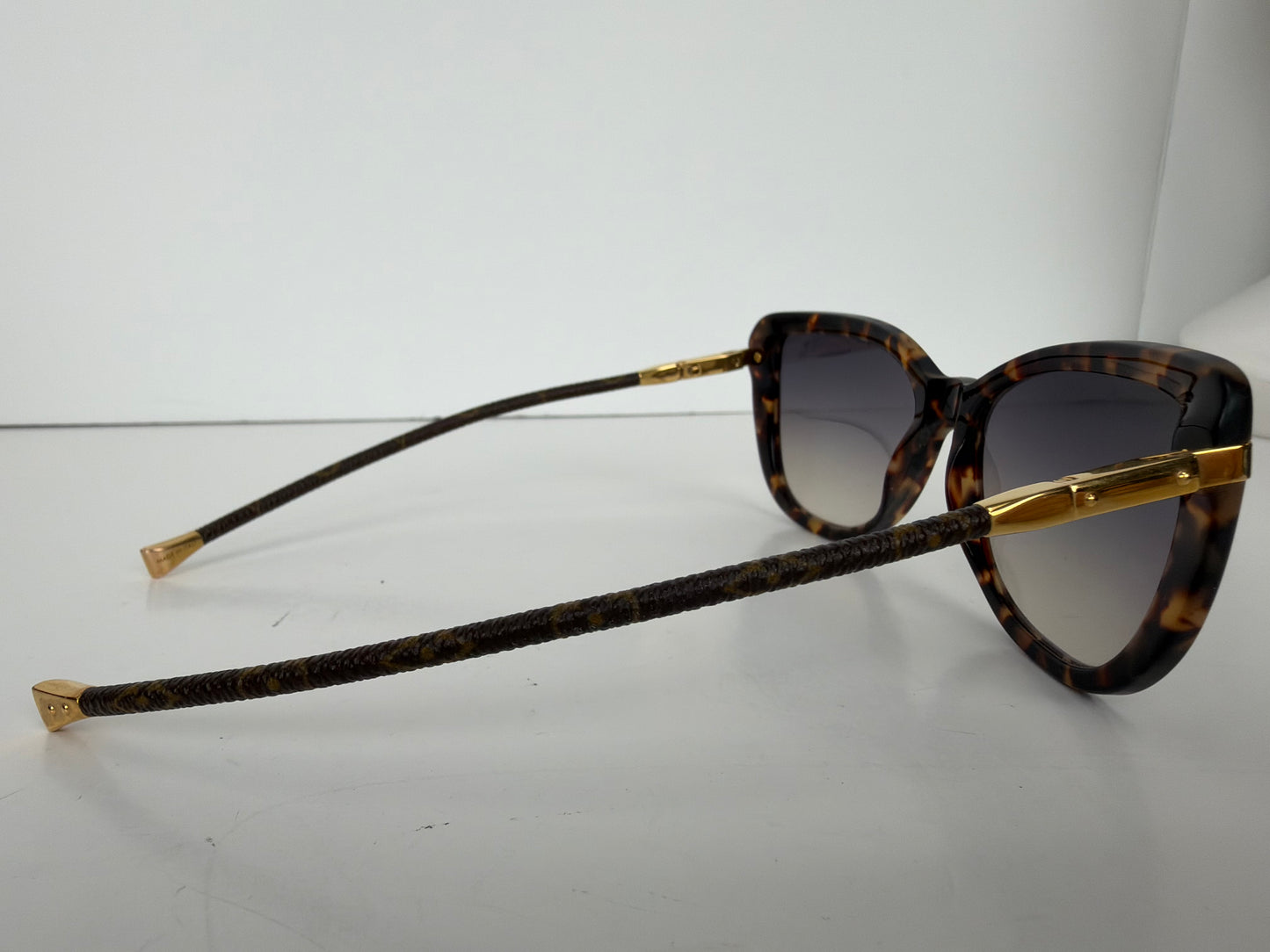 Louis Vuitton Obsession Sunglasses in Black Acetate with Gold-tone LV Monogram YLV
