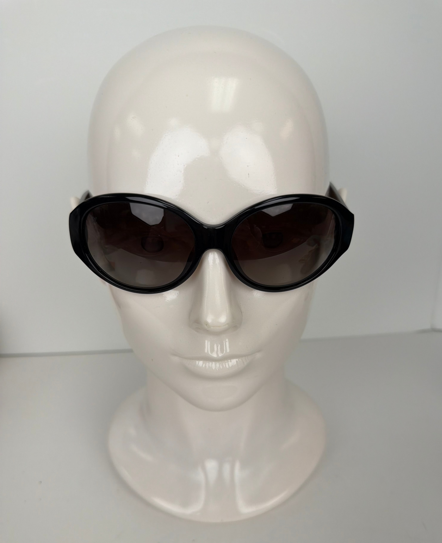 Louis Vuitton Obsession Sunglasses in Black Acetate with Gold-tone LV Monogram YLV