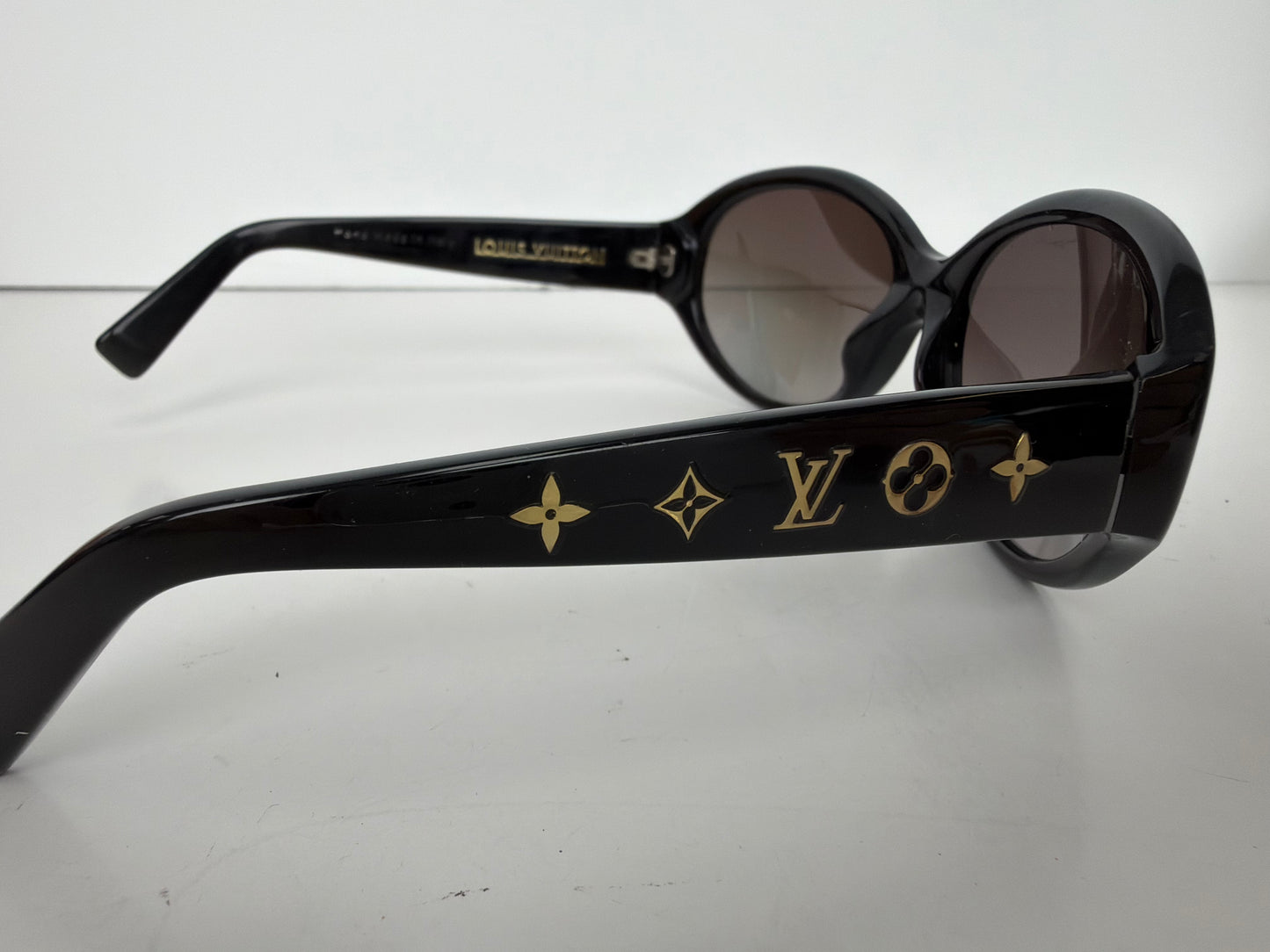 Louis Vuitton Obsession Sunglasses in Black Acetate with Gold-tone LV Monogram YLV