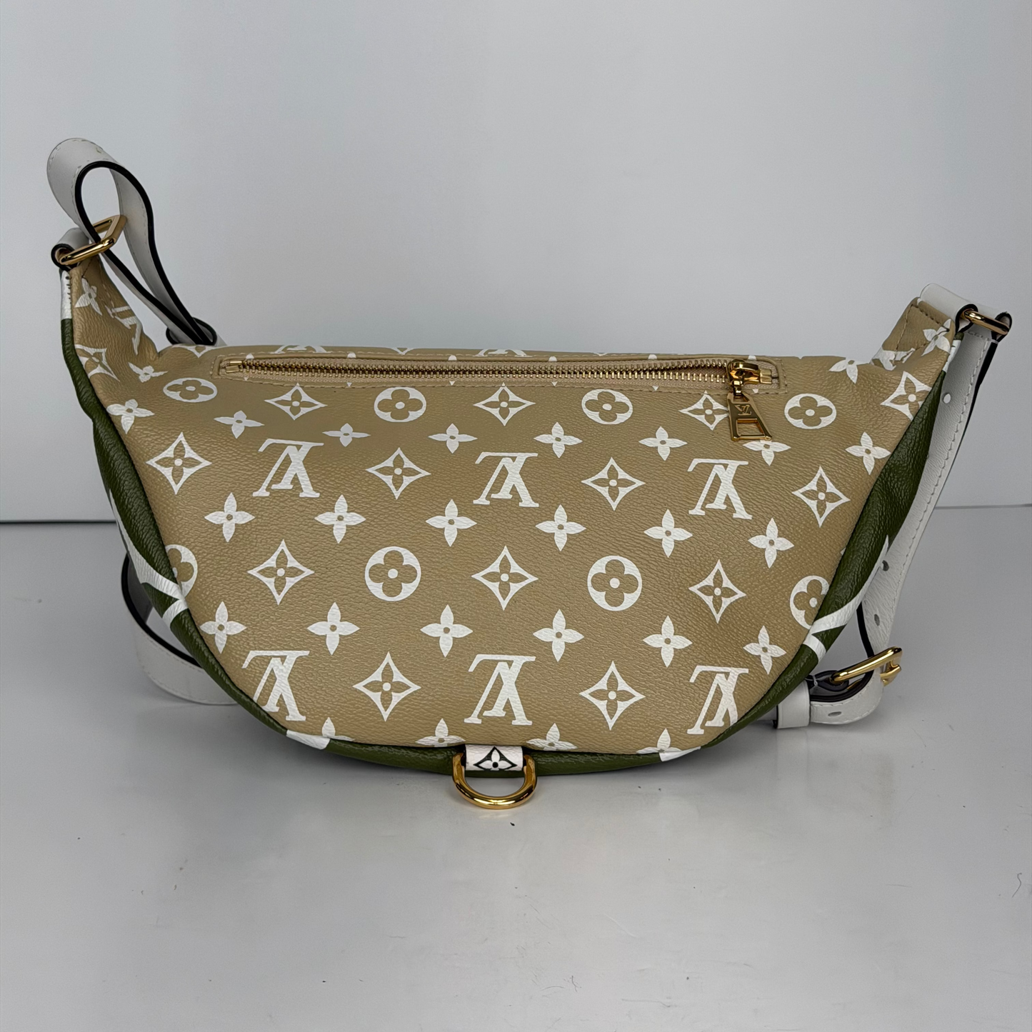 Louis Vuitton Monogram Giant Bumbag MM in Kaki Beige NFC YC1