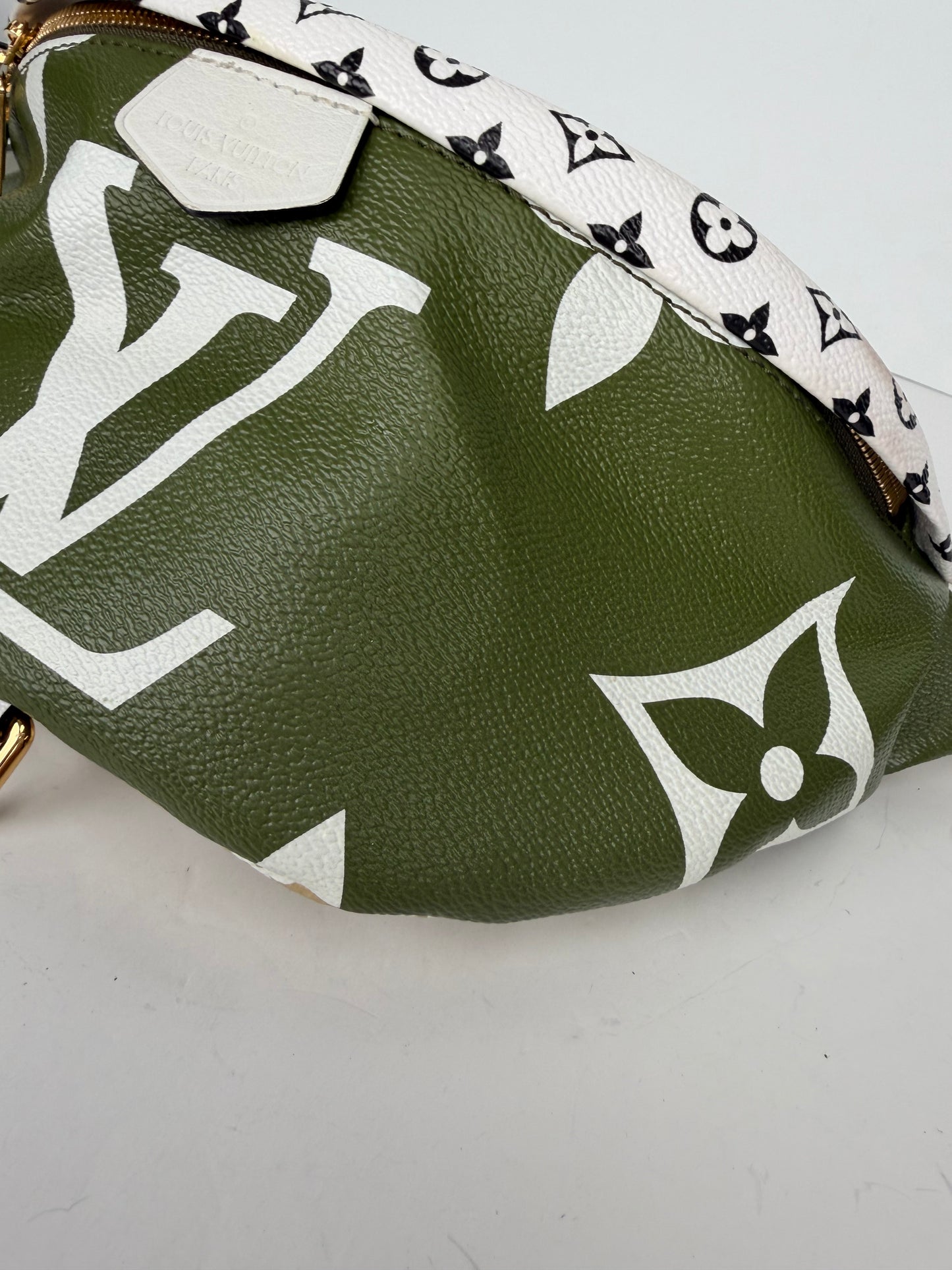 Louis Vuitton Monogram Giant Bumbag MM in Kaki Beige NFC YC1