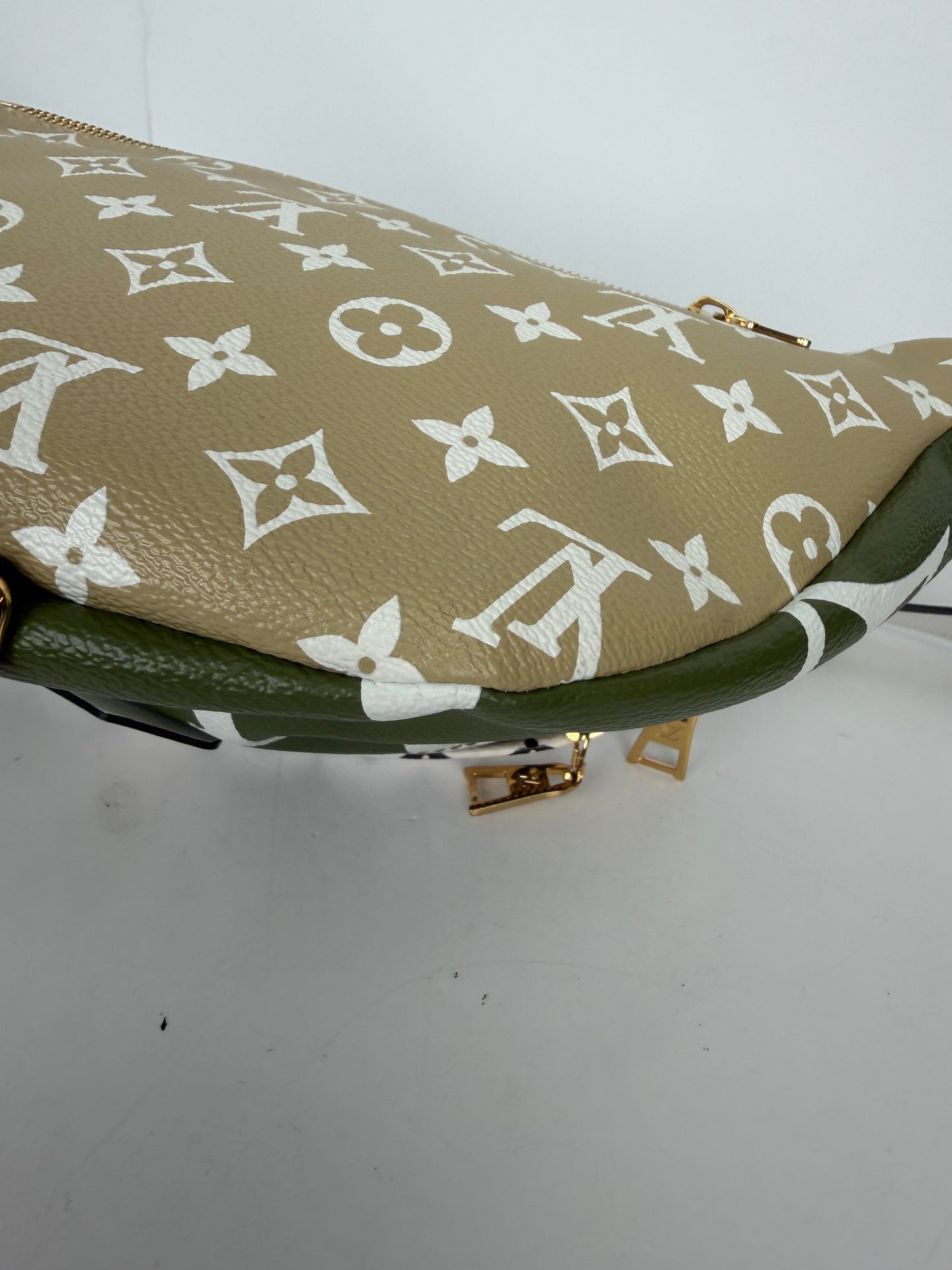 Louis Vuitton Monogram Giant Bumbag MM in Kaki Beige NFC YC1