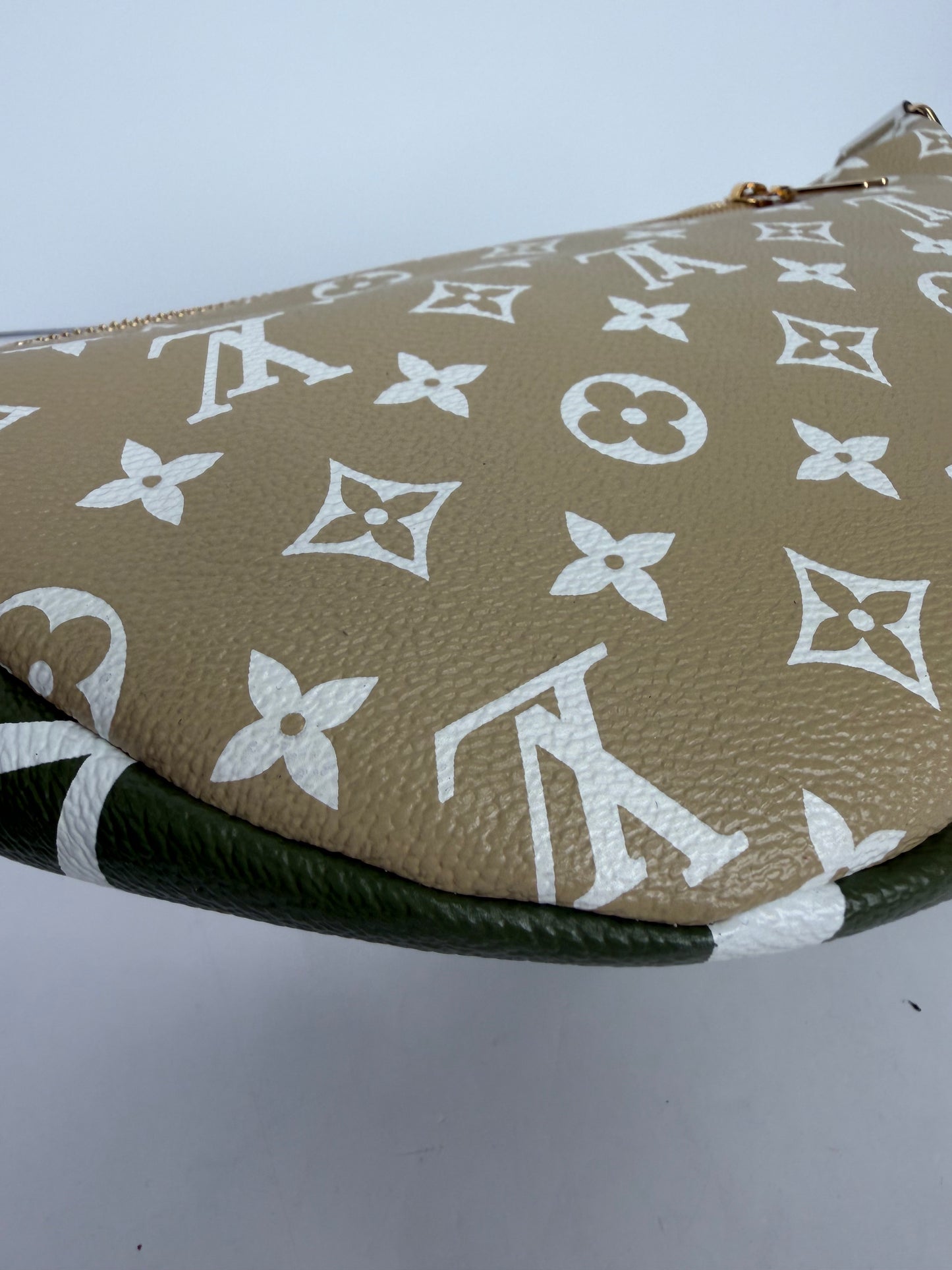 Louis Vuitton Monogram Giant Bumbag MM in Kaki Beige NFC YC1