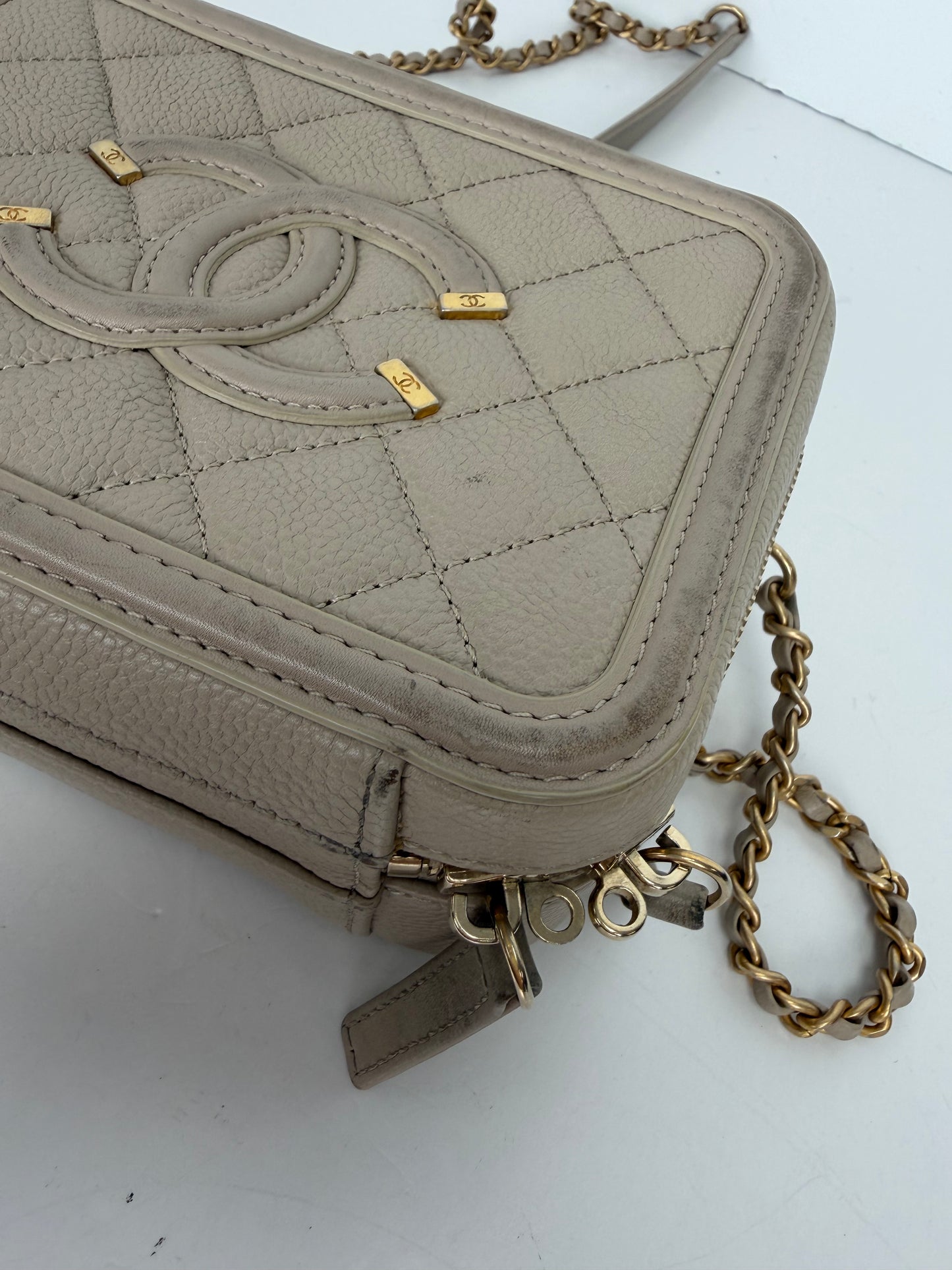 Chanel Small Vanity Case in Light Beige Quilted Caviar Leather YF2