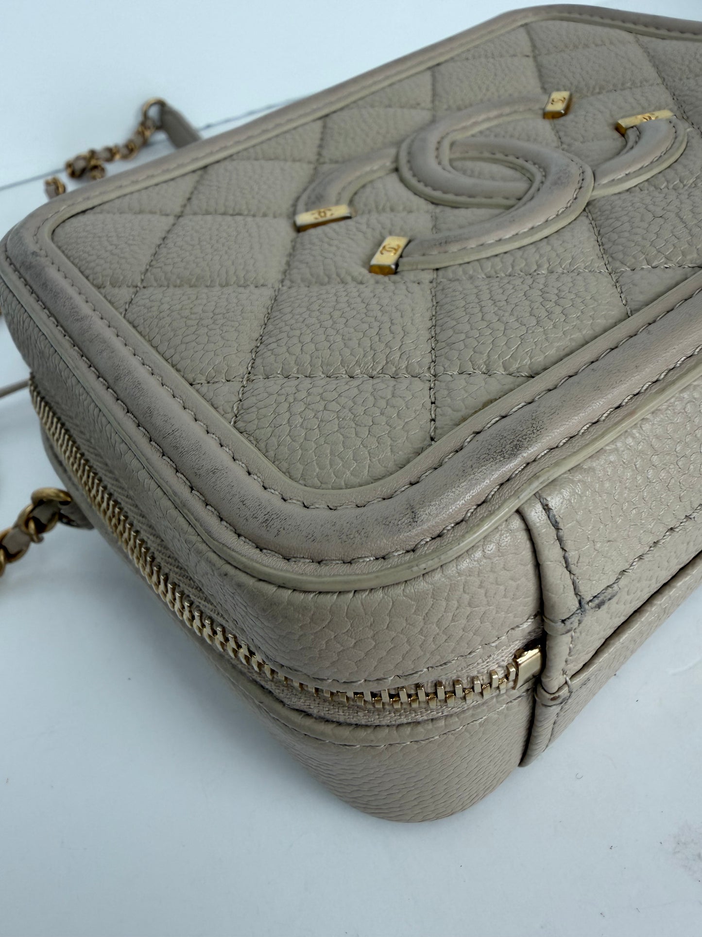 Chanel Small Vanity Case in Light Beige Quilted Caviar Leather YF2
