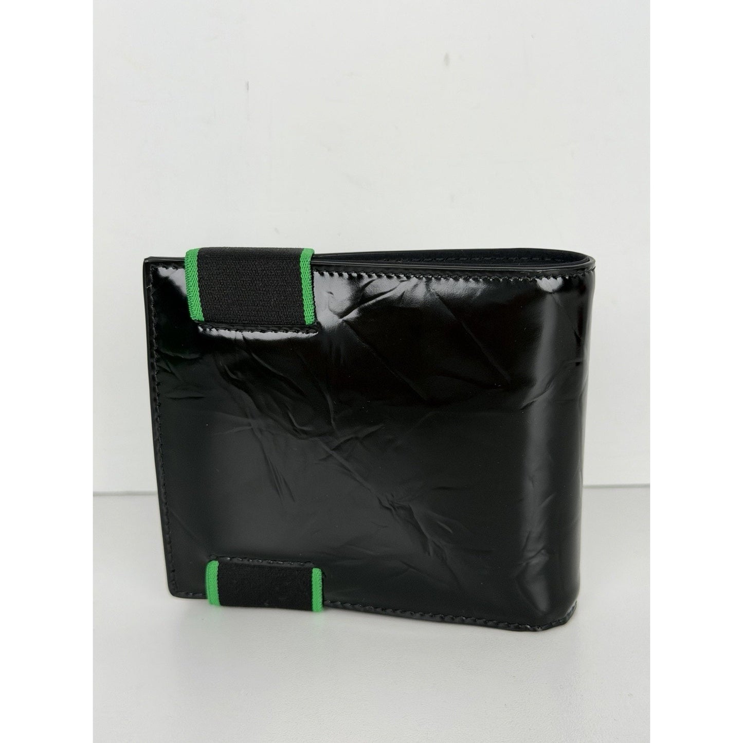 Bottega Veneta Bi-Fold Wallet in Black and Parakeet in Crinkle Patent Leather