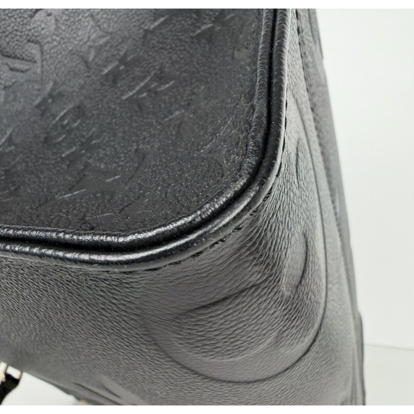 Louis Vuitton OnTheGo MM Tote Bag Black Monogram Empreinte Leather NFC C4