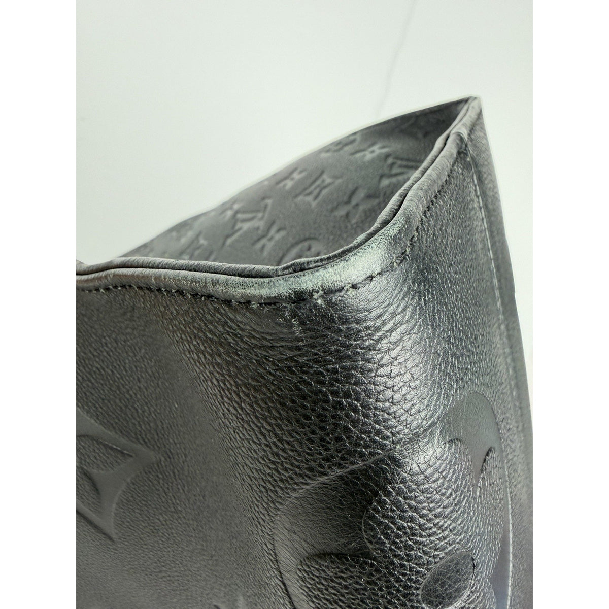 Louis Vuitton OnTheGo GM Tote Bag in Black Monogram Empreinte Leather NFC D-4
