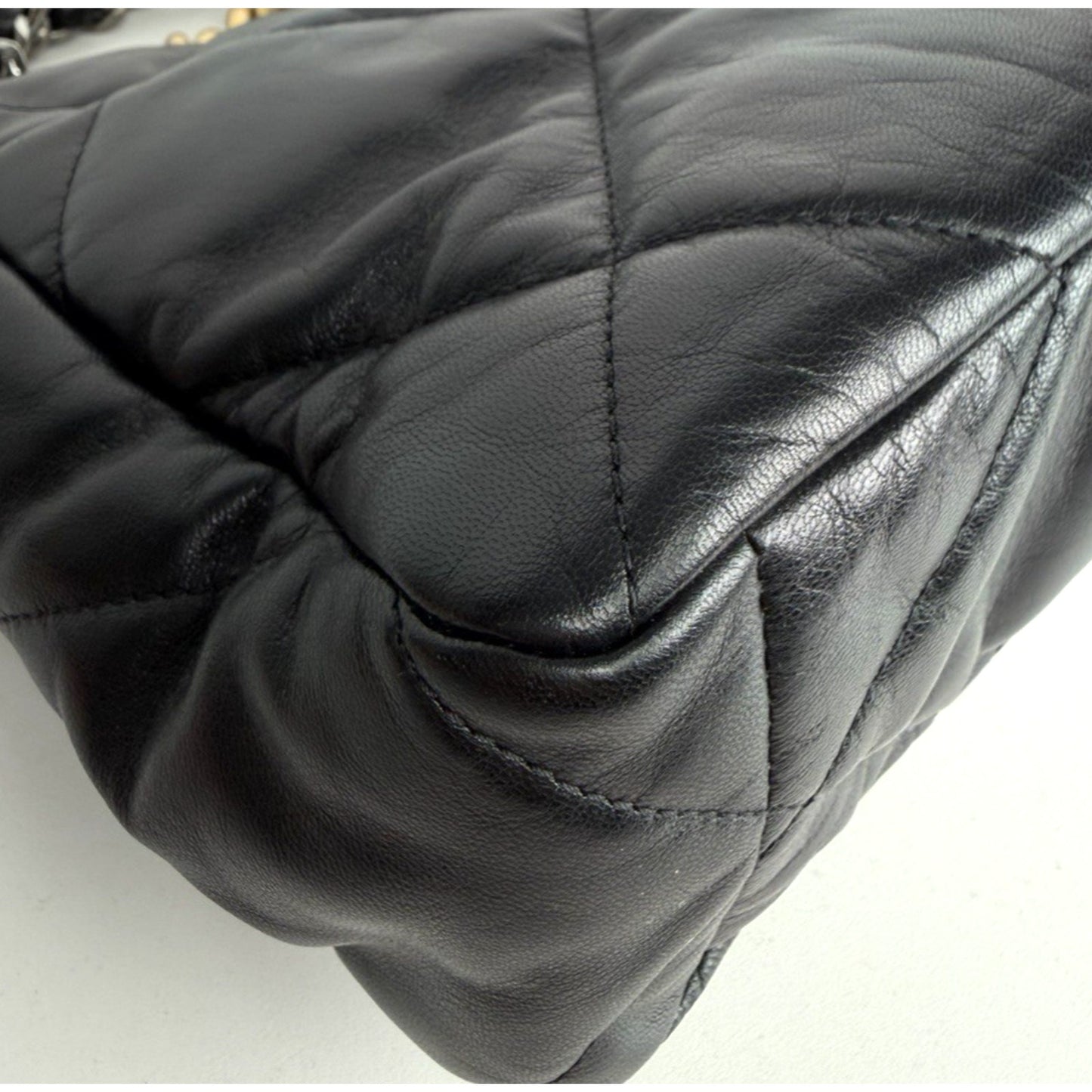 Chanel 19 Flap Medium Bag in Black Quilting Leather Two-Tone Hardware 2020 D7