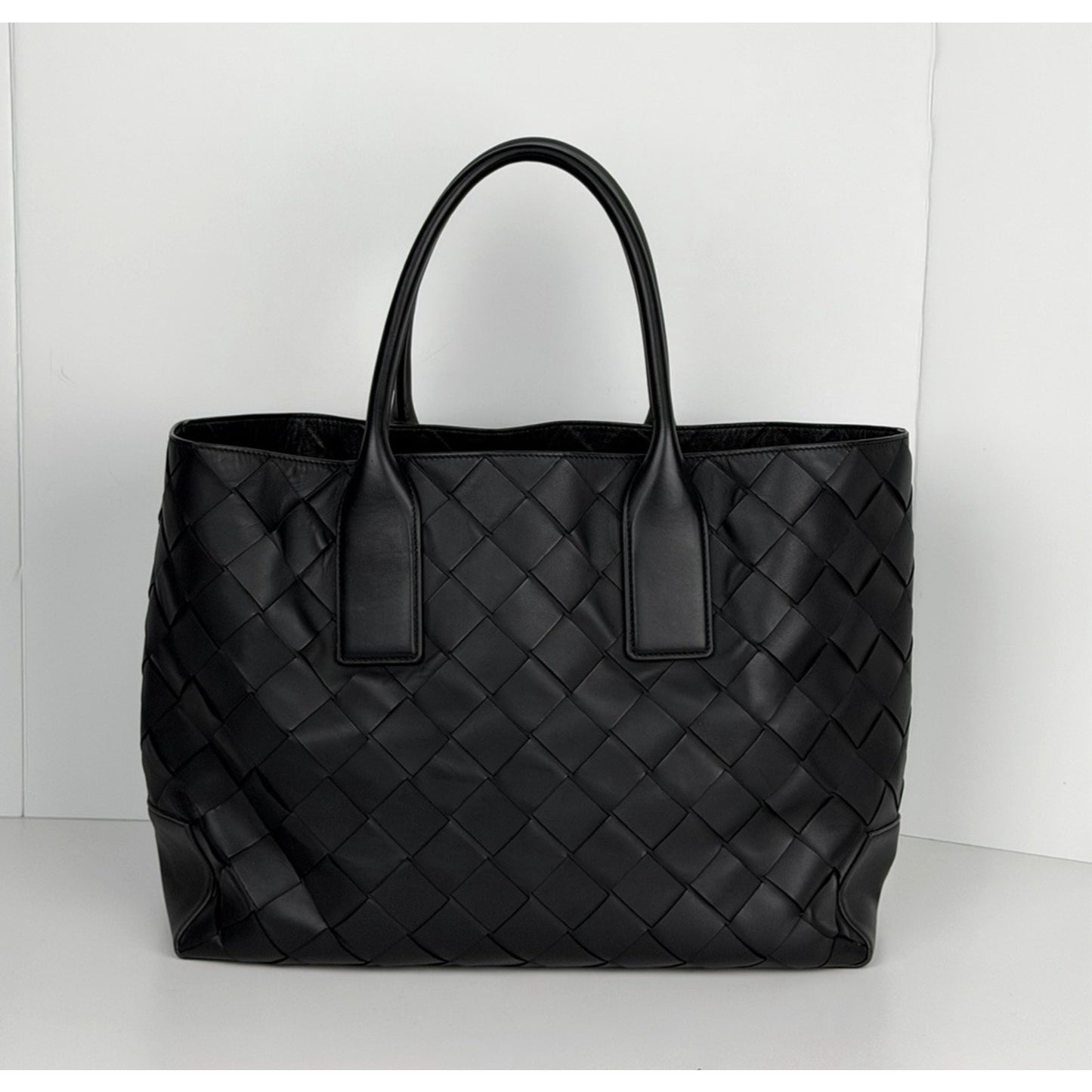 Bottega Veneta Cabat Maxi Intrecciato Tote Bag Medium in Black Leather R1