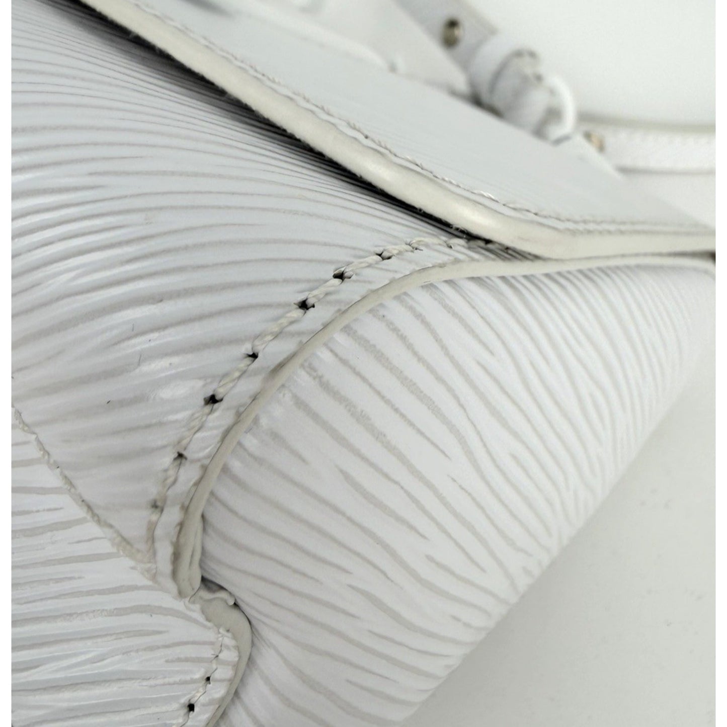 Louis Vuitton Twist PM Shoulder Bag in White Epi Leather 2020 D3