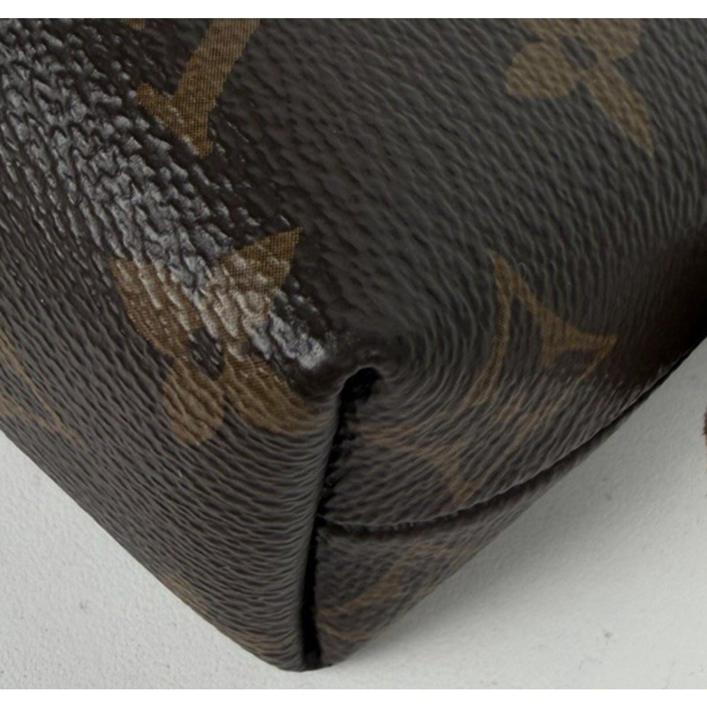 Louis Vuitton Monogram Cosmetic Pouch Bag MM in Coated Canvas 2023 S-07