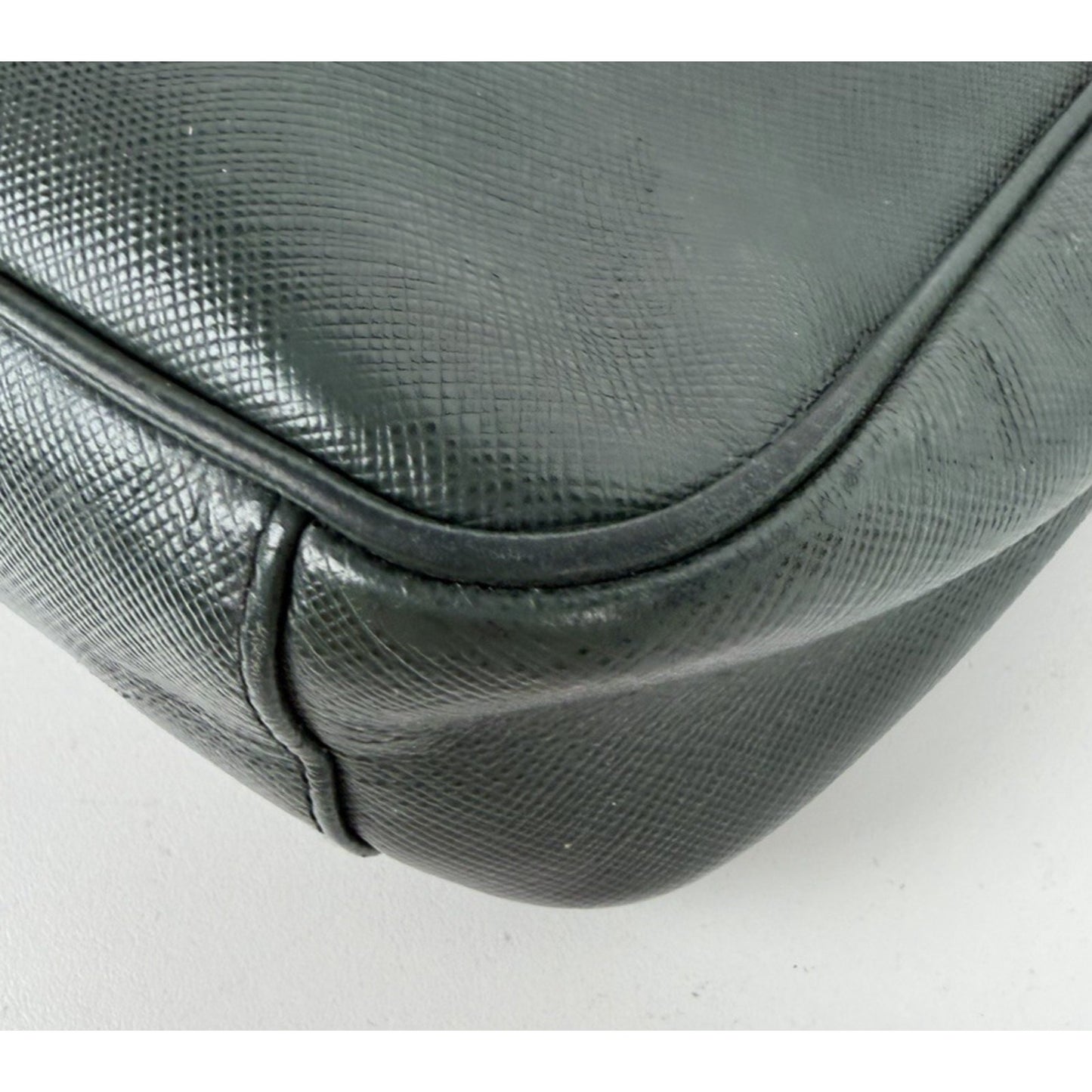 Prada Re-Edition 2005 Saffiano Leather Shoulder Bag in Emerald Green S10