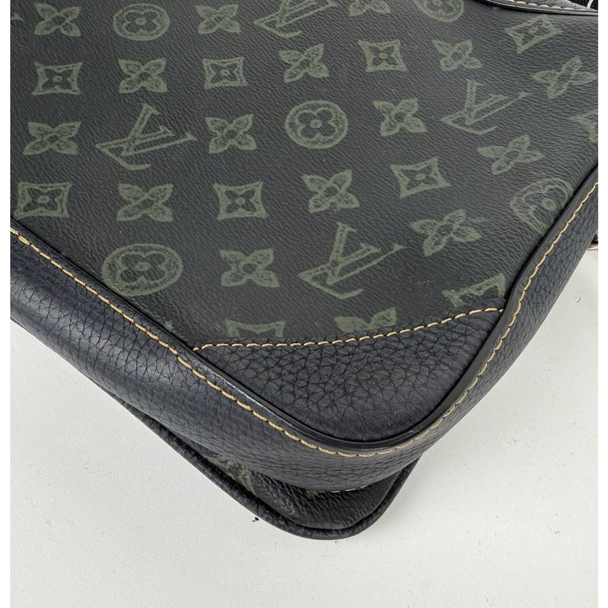Louis Vuitton Trio Messenger Shoulder Bag Green Coated Canvas NFC C4