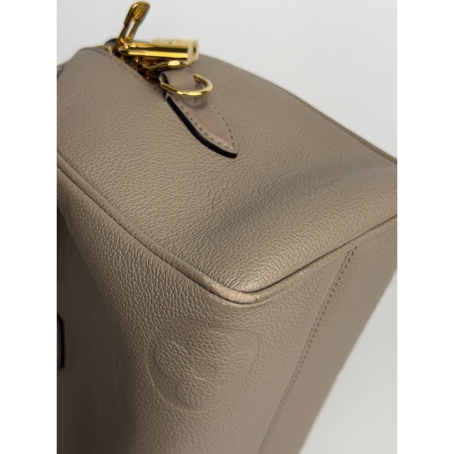 Louis Vuitton Speedy Bandouliere 25 Bag in Tourterelle Monogram Leather NFC C3
