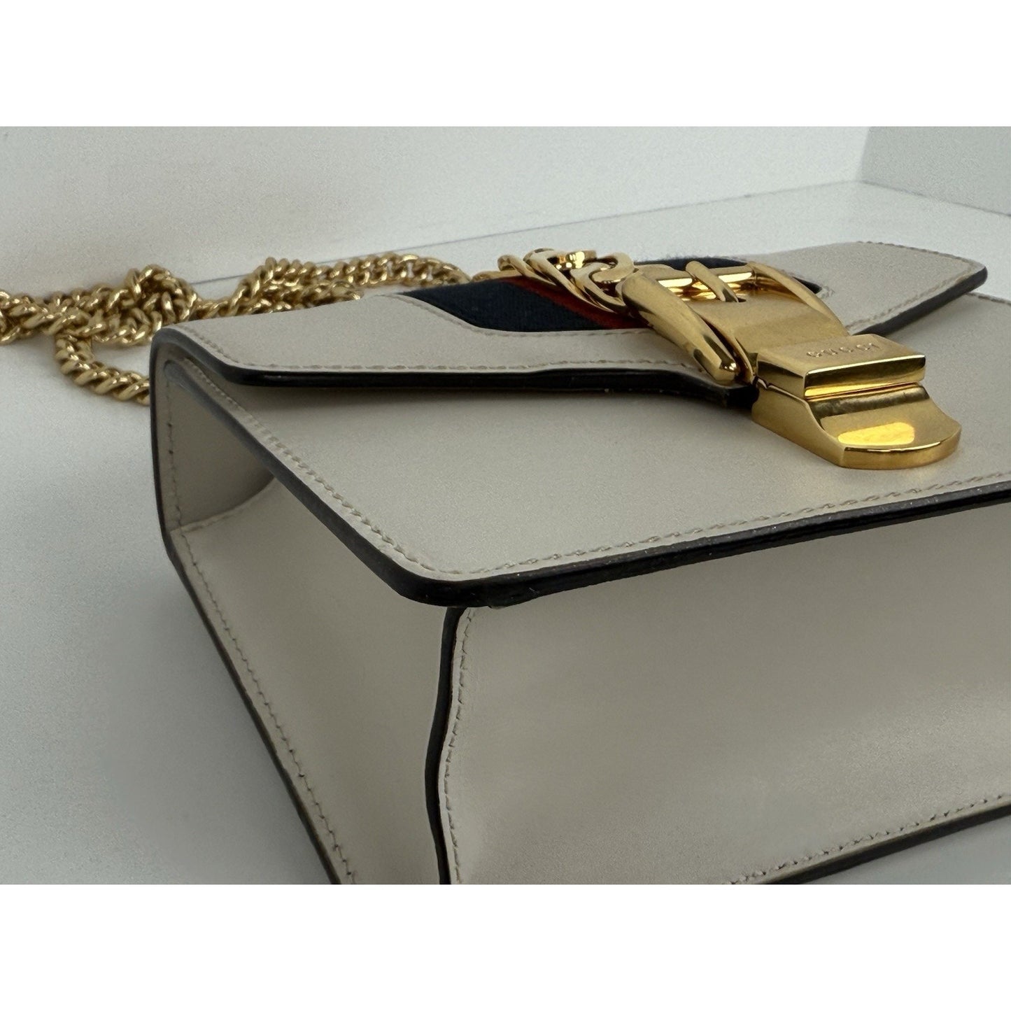 Gucci Sylvie White Leather Shoulder Bag with Gold Chain Detail