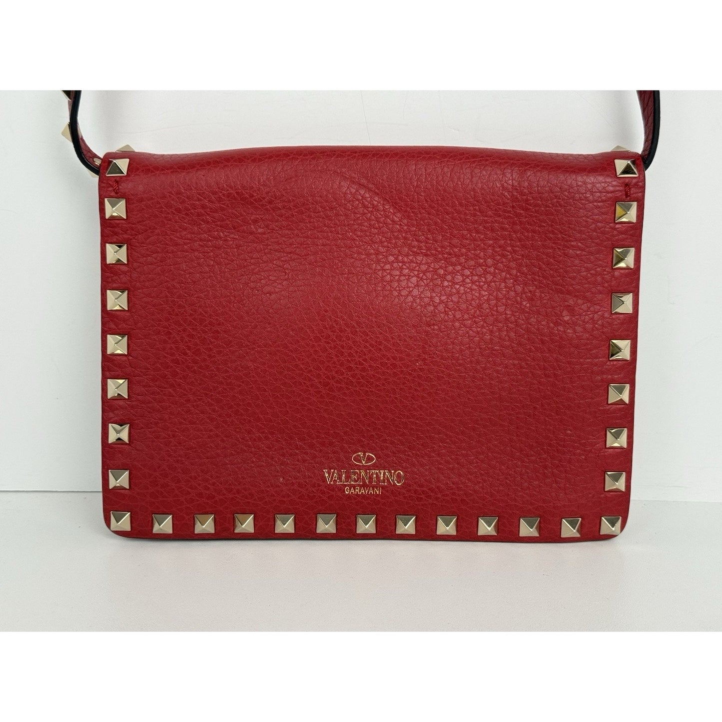 VALENTINO GARAVANI Pebbled Calfskin Medium Rockstud Rouge Pur