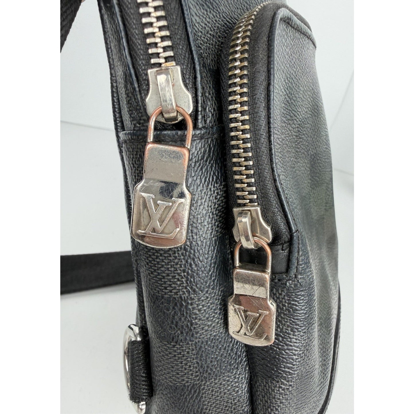 Louis Vuitton Avenue Sling Bag in Damier Graphite Canvas 2020 S08
