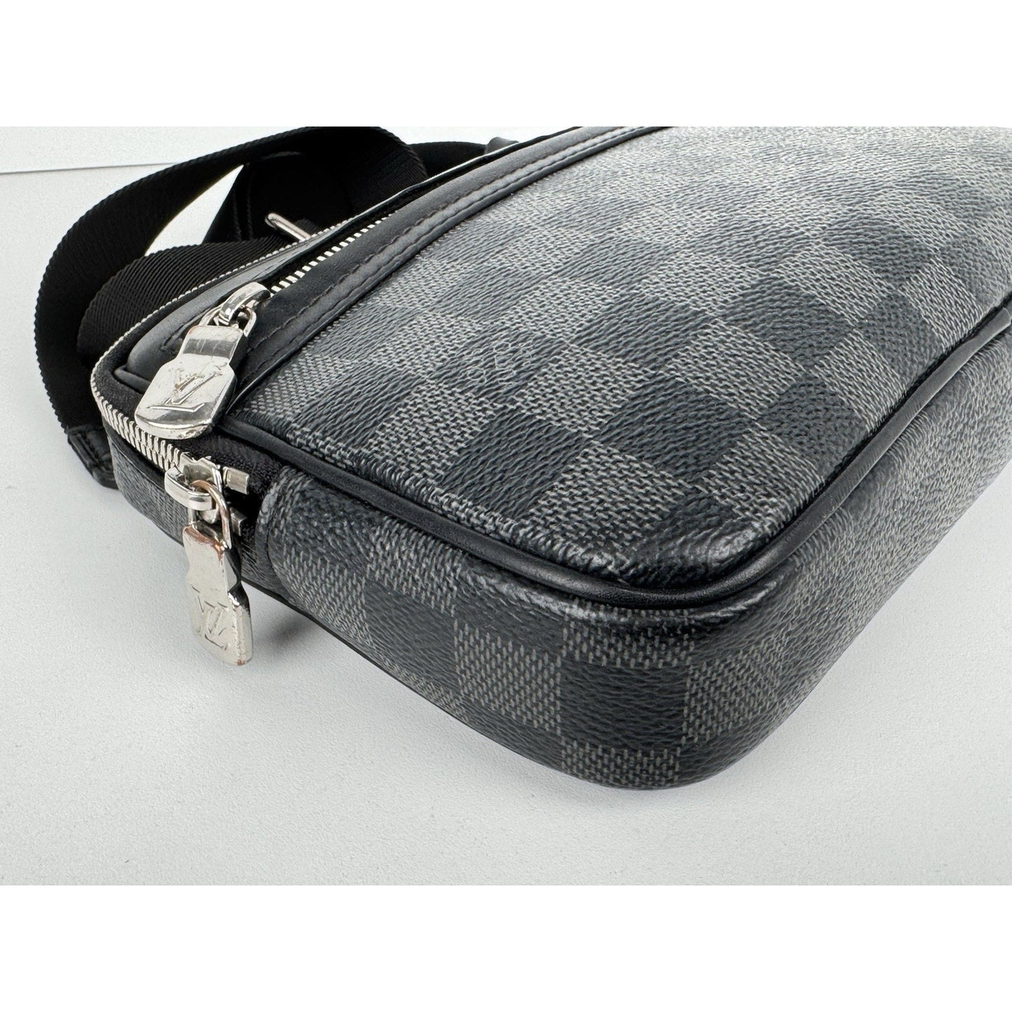 Louis Vuitton Damier Graphite Scott Messenger Bag Black with Silver Hardware C-1