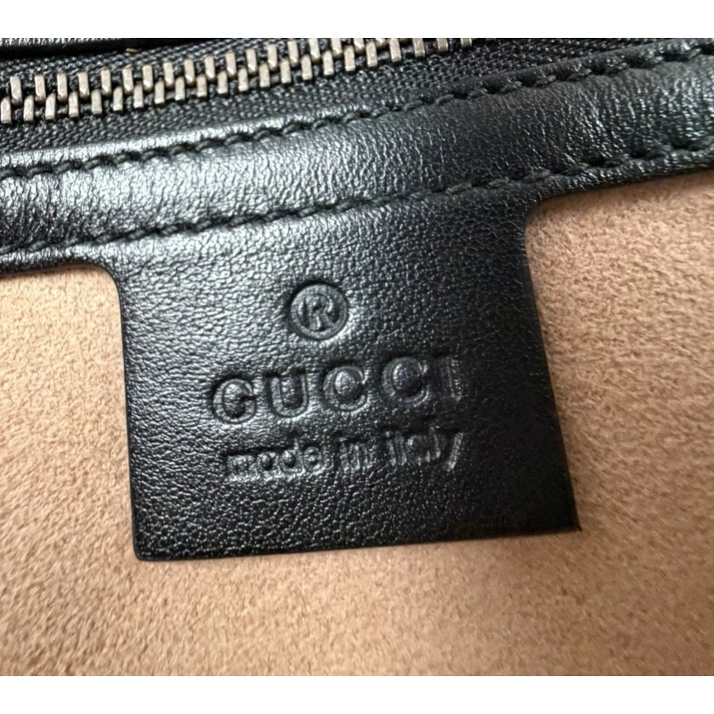 Gucci GG Marmont Matelasse Shoulder Small Bag in Black Quilted Leather S-07
