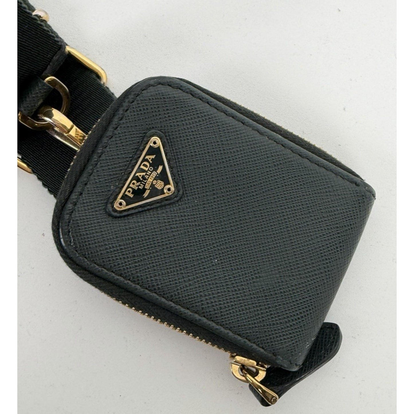 Prada Re-Edition 2005 Saffiano Leather Shoulder Bag in Emerald Green S10