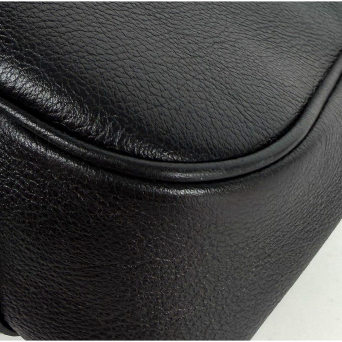 Gucci Diana Medium Shoulder Bag in Black Leather with Bamboo Top Handle S