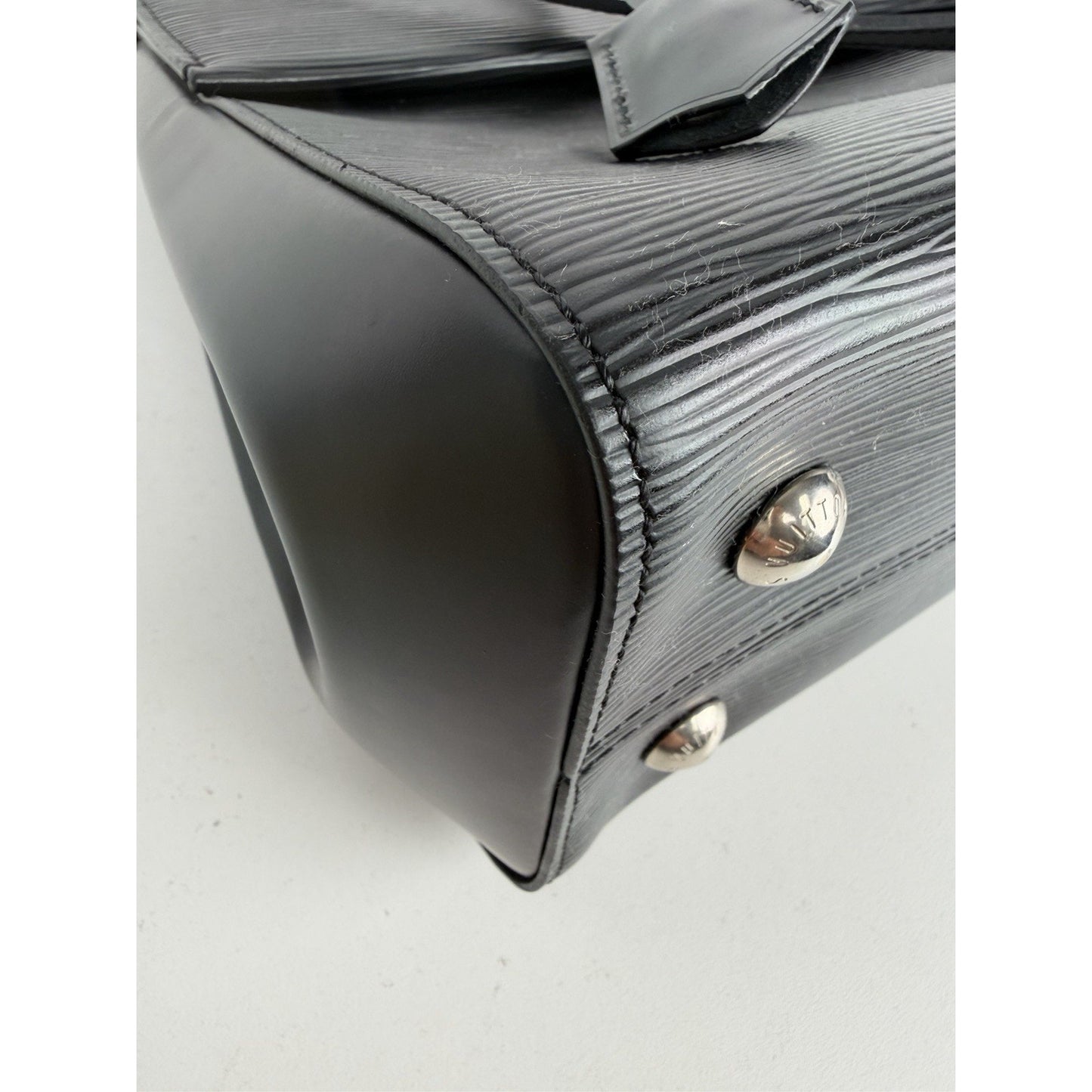 Louis Vuitton Cluny Shoulder Bag MM in Black Epi Leather 2018 B-6