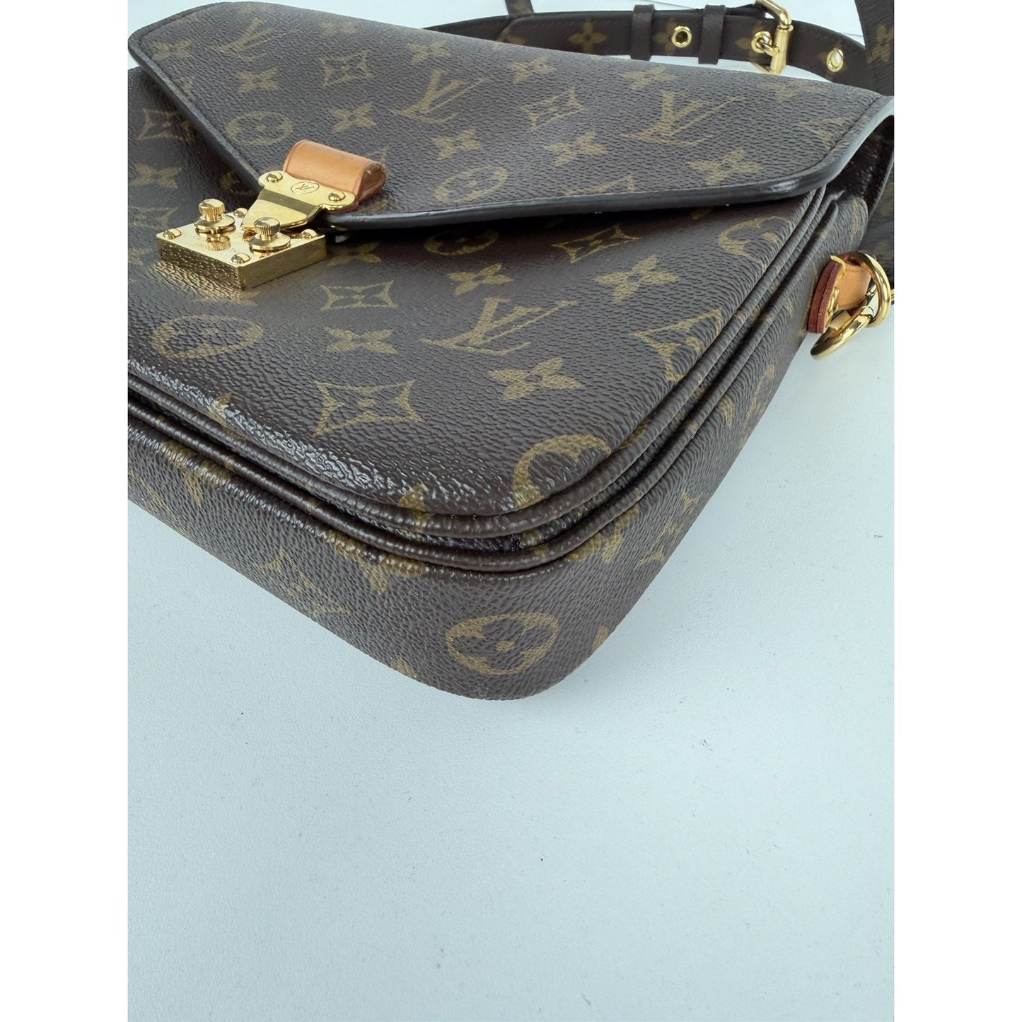 Louis Vuitton Monogram Pochette Metis Shoulder Bag NFC D-4