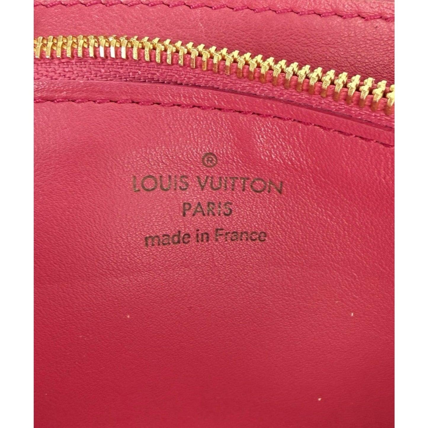Louis Vuitton Capucines Wallet in Black Taurillon Leather 2019