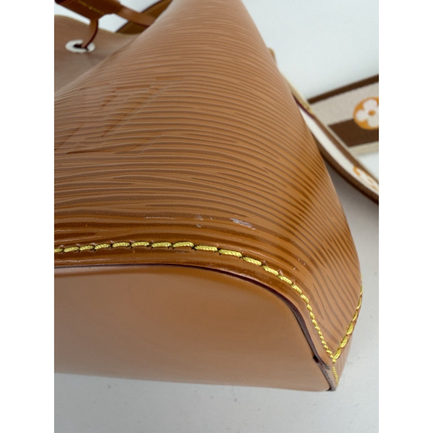 Louis Vuitton Neonoe Bucket Shoulder Bag BB in Gold Miel Epi Leather NFC C-7