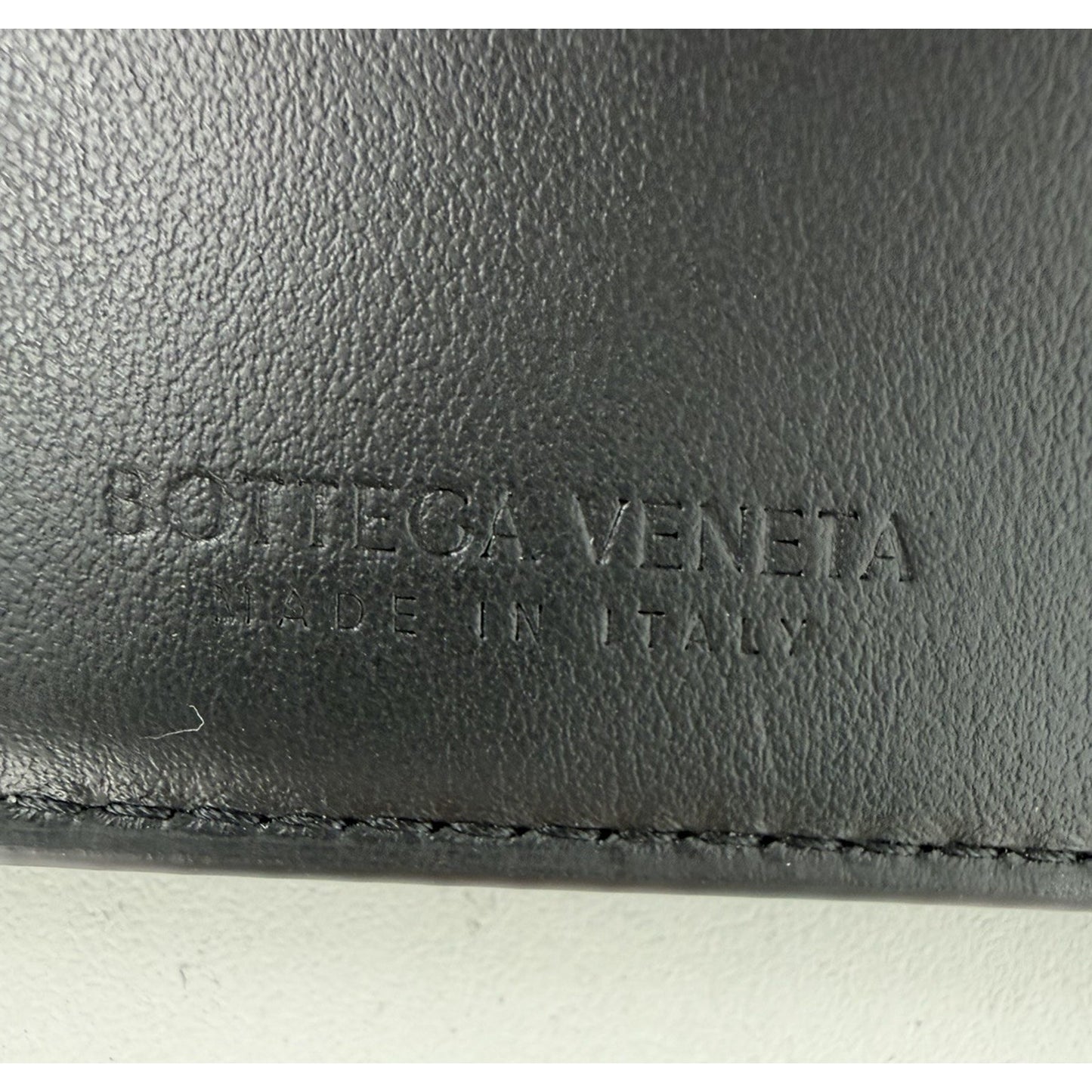 Bottega Veneta Bi-Fold Wallet in Black and Parakeet in Crinkle Patent Leather